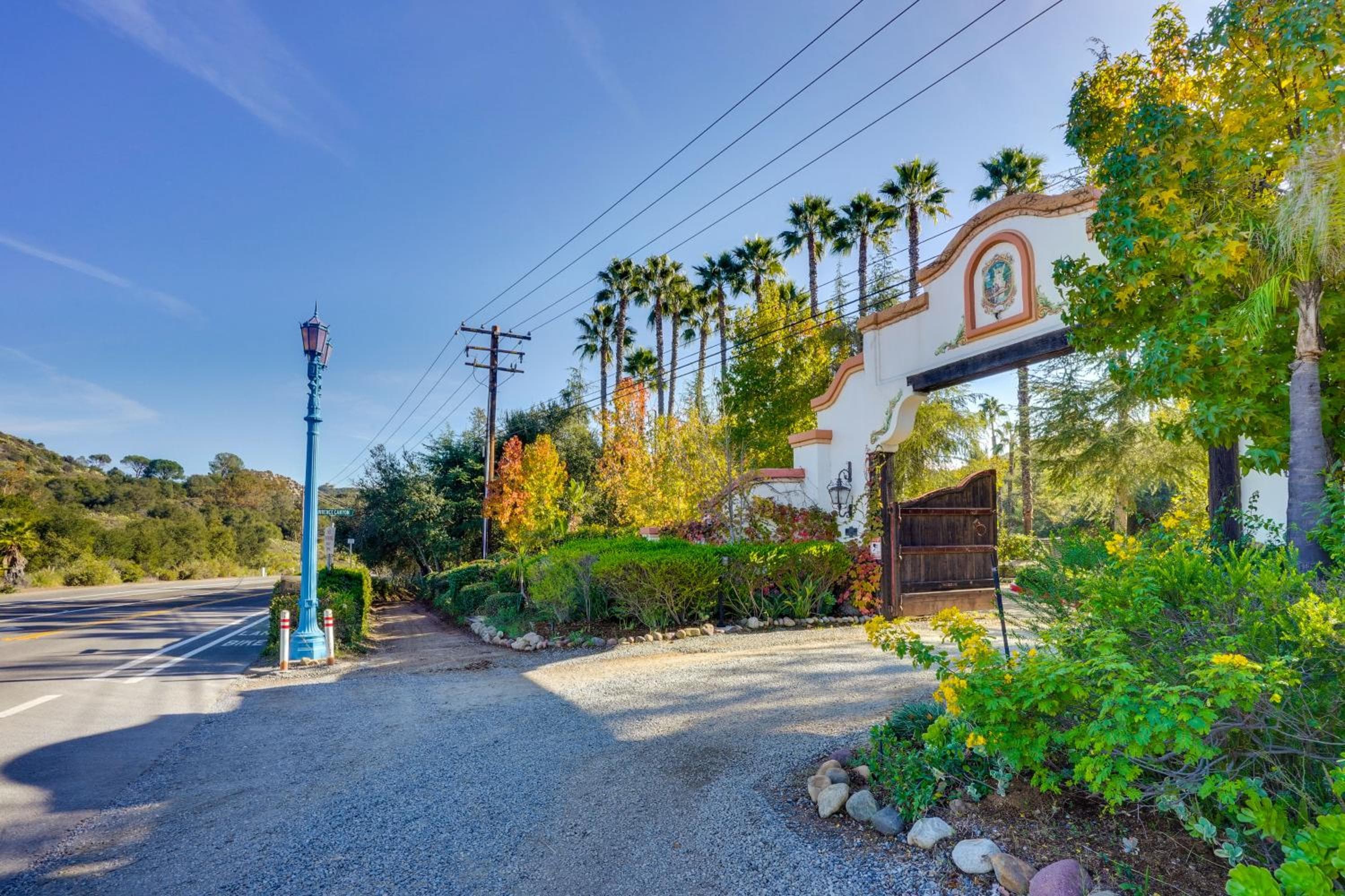 Spacious Courtyard & Spanish Charm: Silverado Home