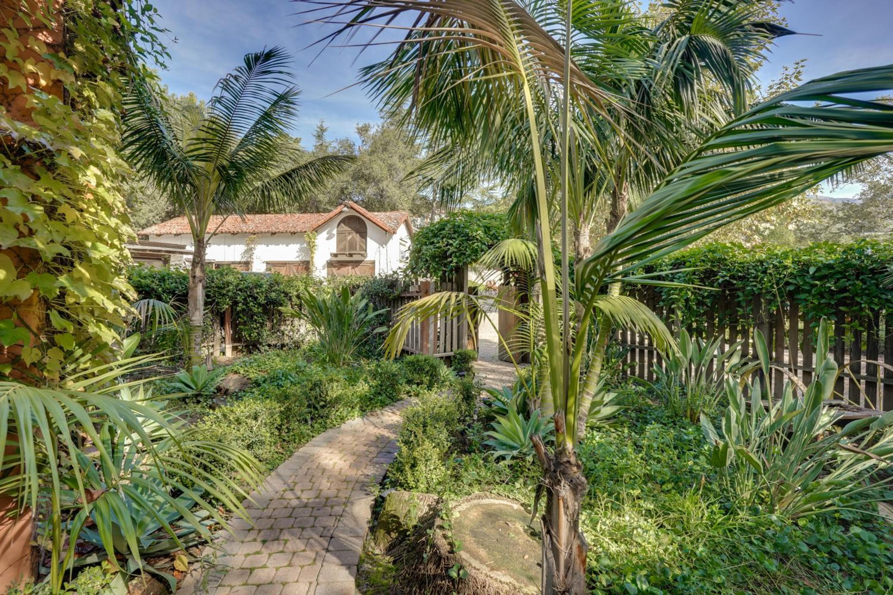 Romantic Retreat at Rancho Las Lomas: Pet Friendly