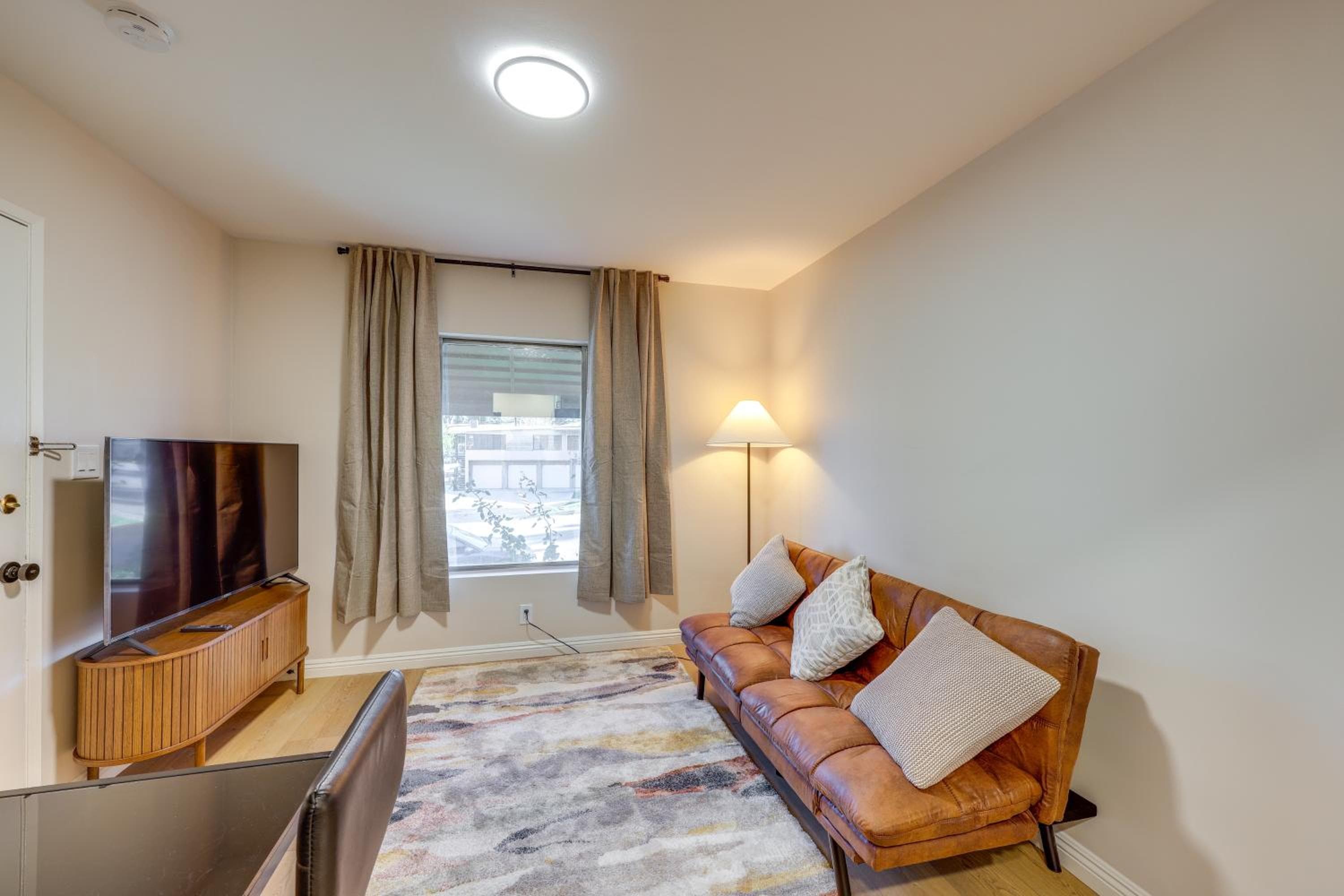 1 Mi to LLUMC! Loma Linda Home w/ Shared Patio