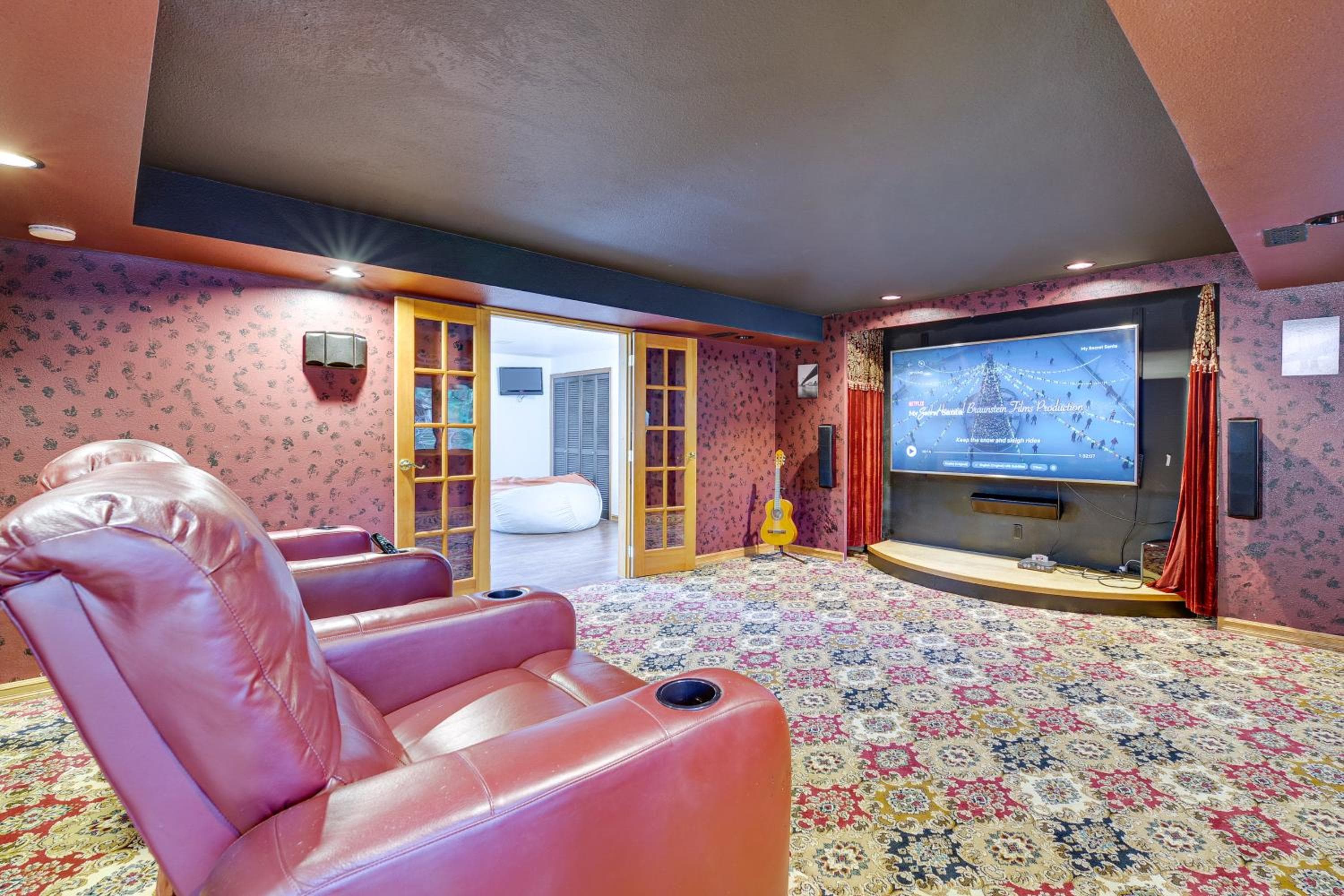 Lake-View Woodinville Retreat w/ Hot Tub + Theater