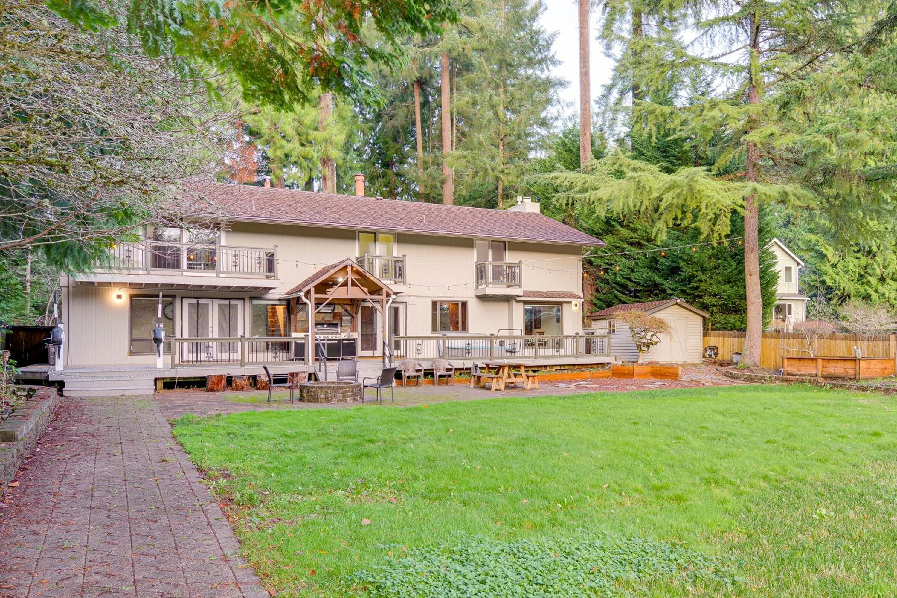 Lake-View Woodinville Retreat w/ Hot Tub + Theater