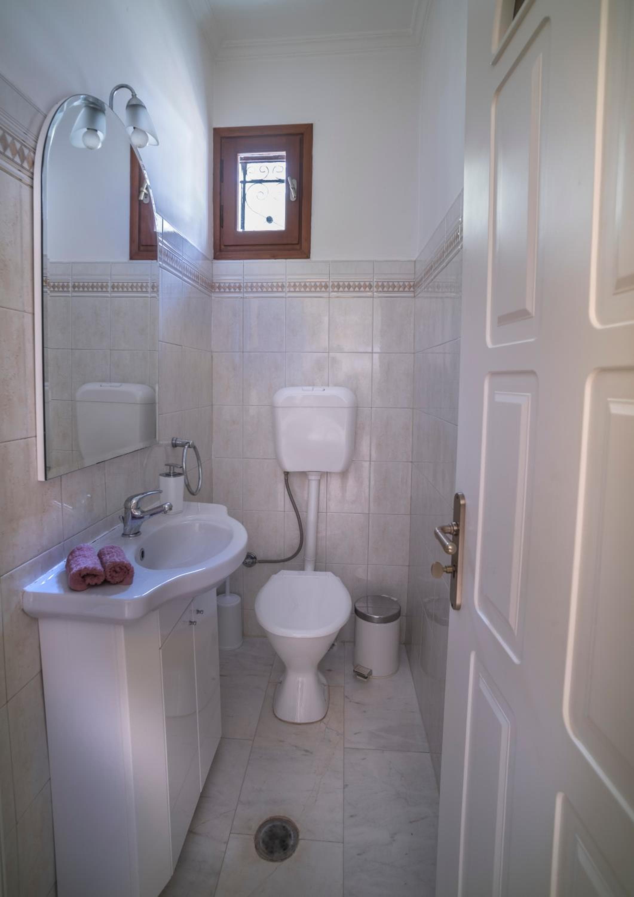 Villa Corina near the Airport