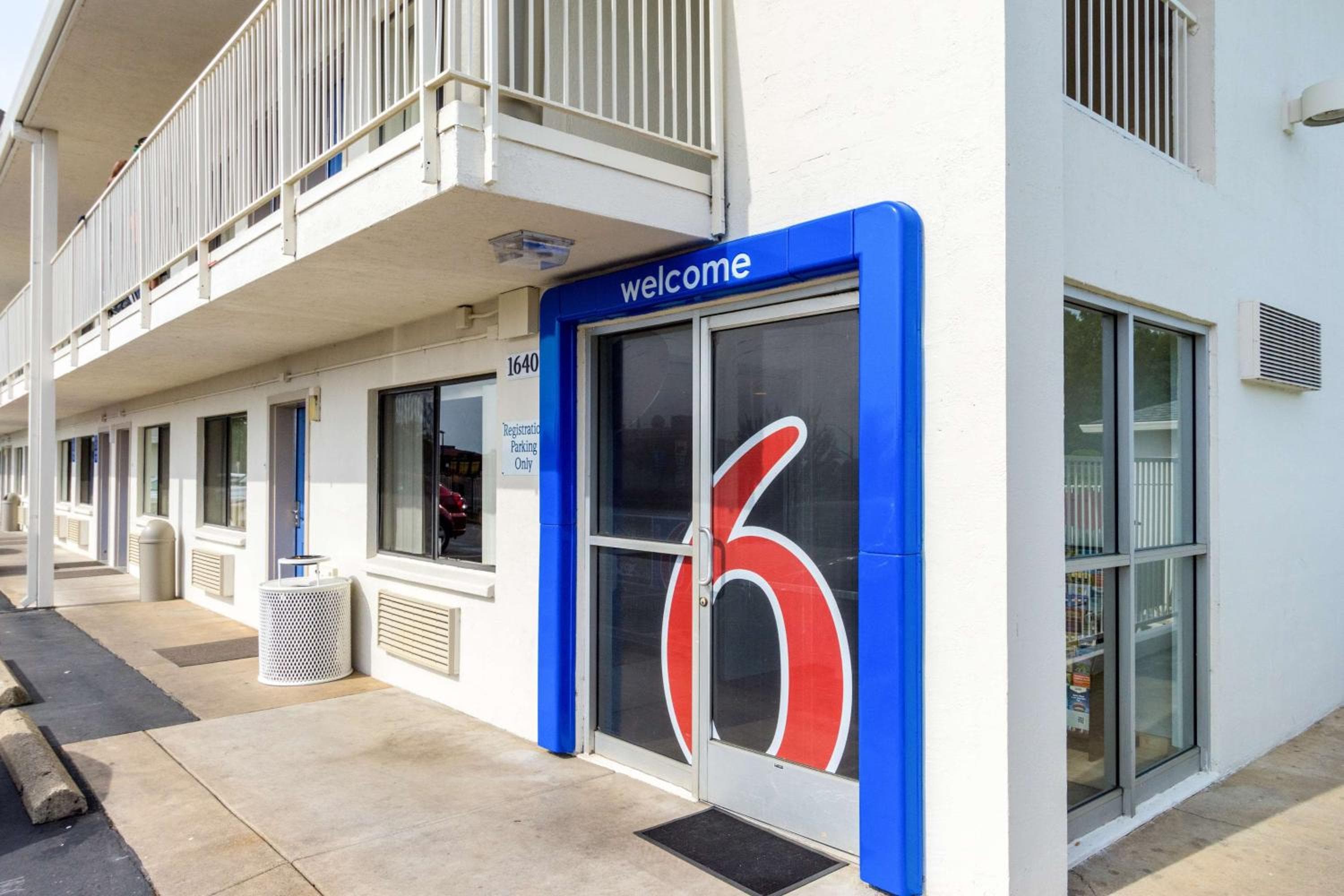 Motel 6-Redding, CA - Central