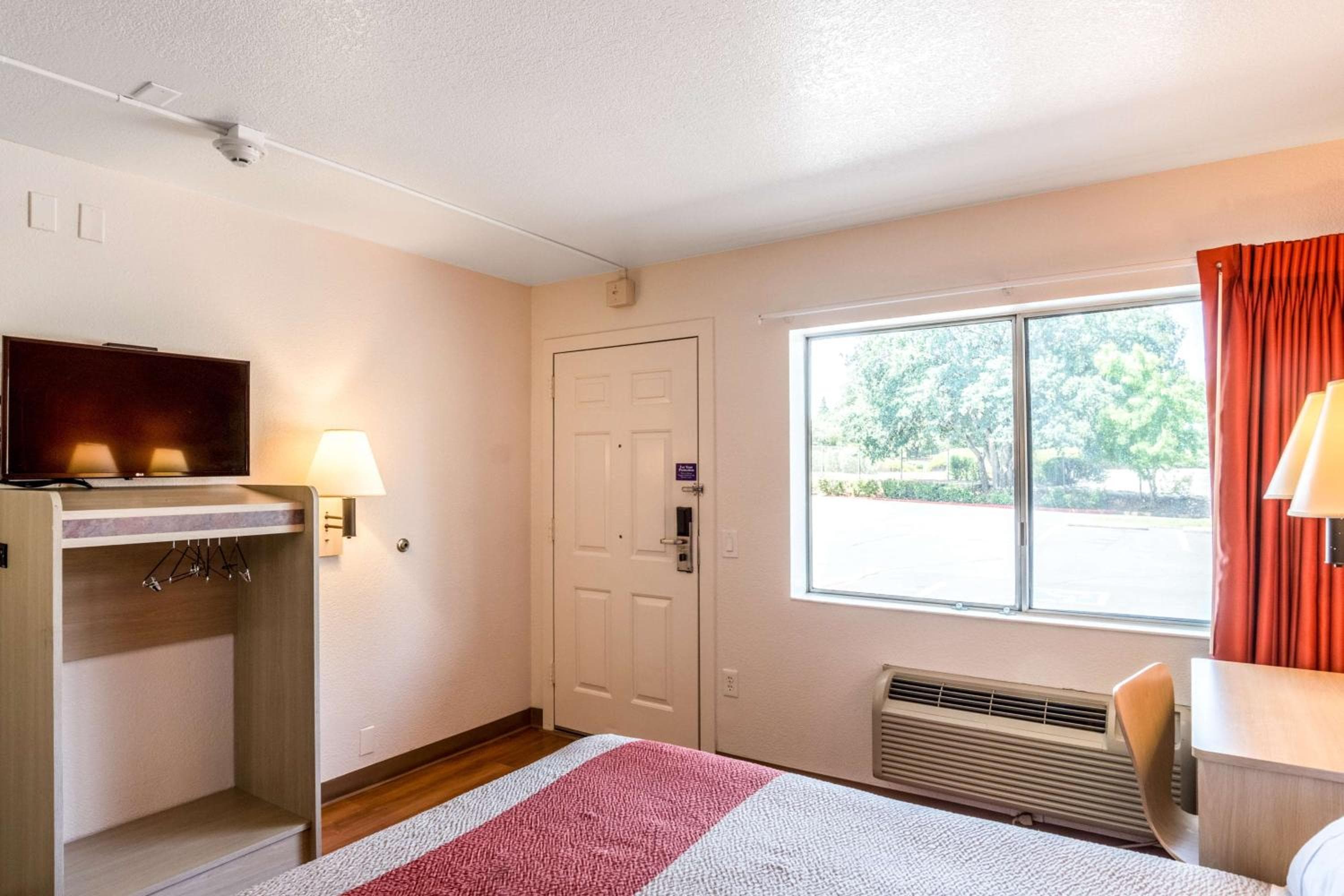 Motel 6-Redding, CA - Central