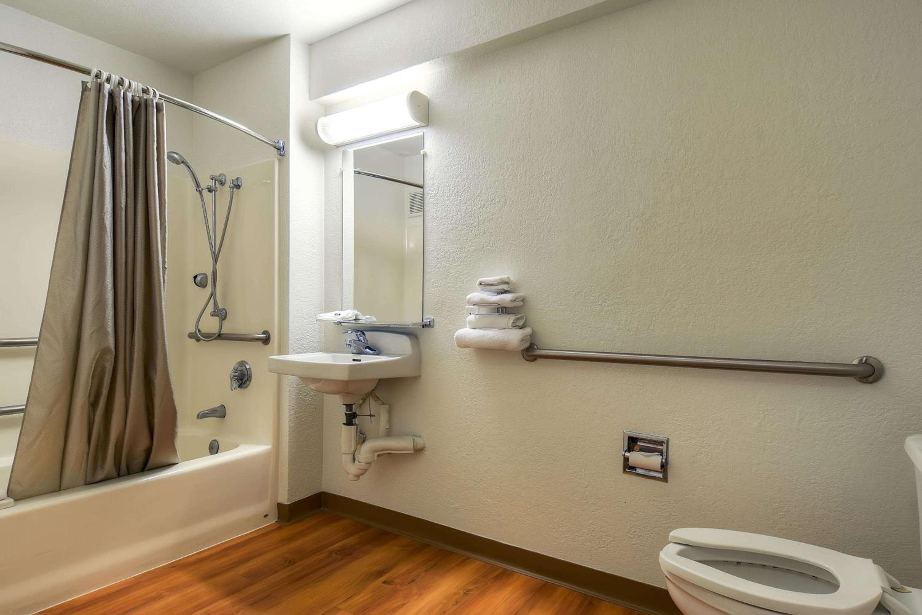 Motel 6-Westminster, CA - South - Long Beach Area