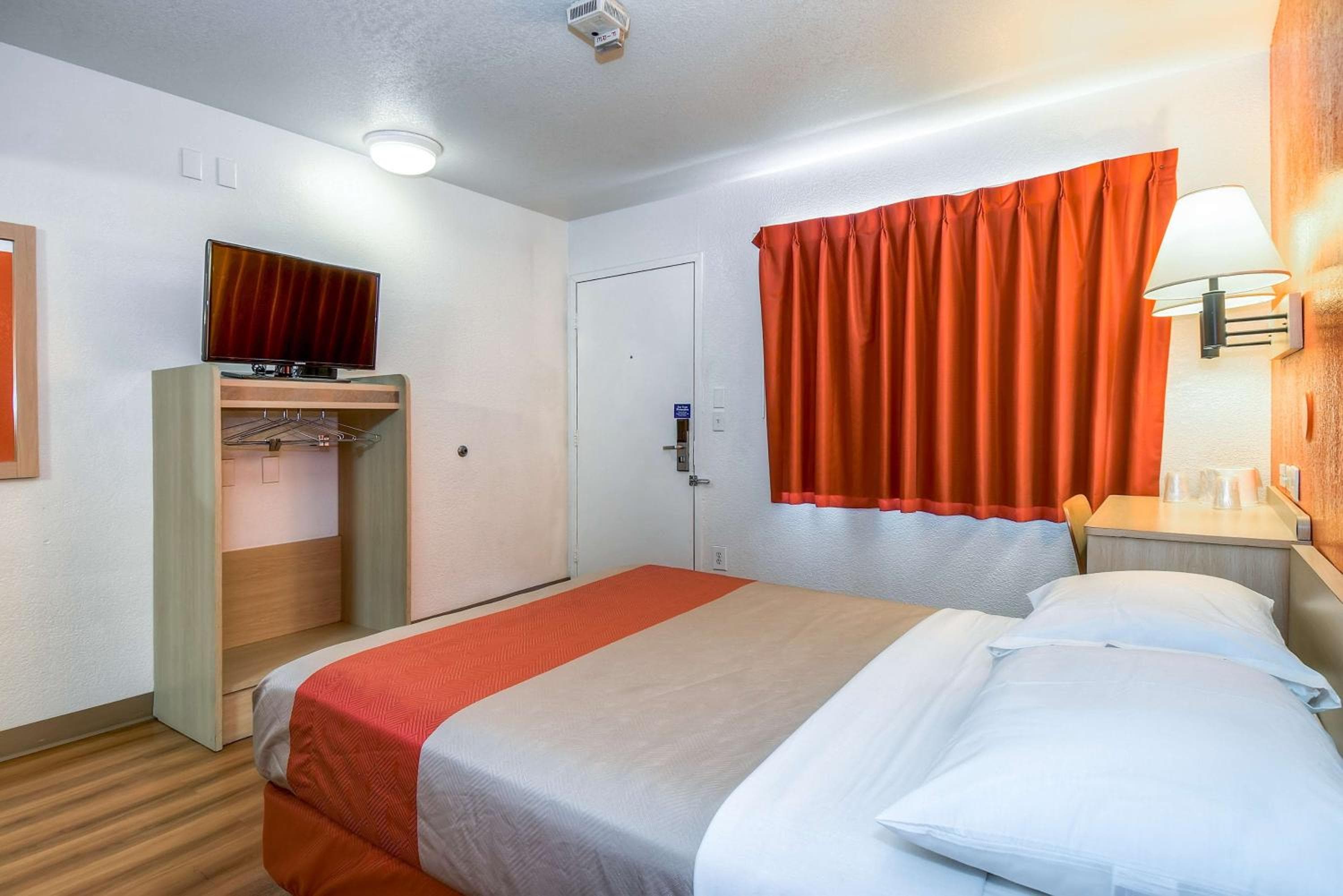 Motel 6-Corona, CA