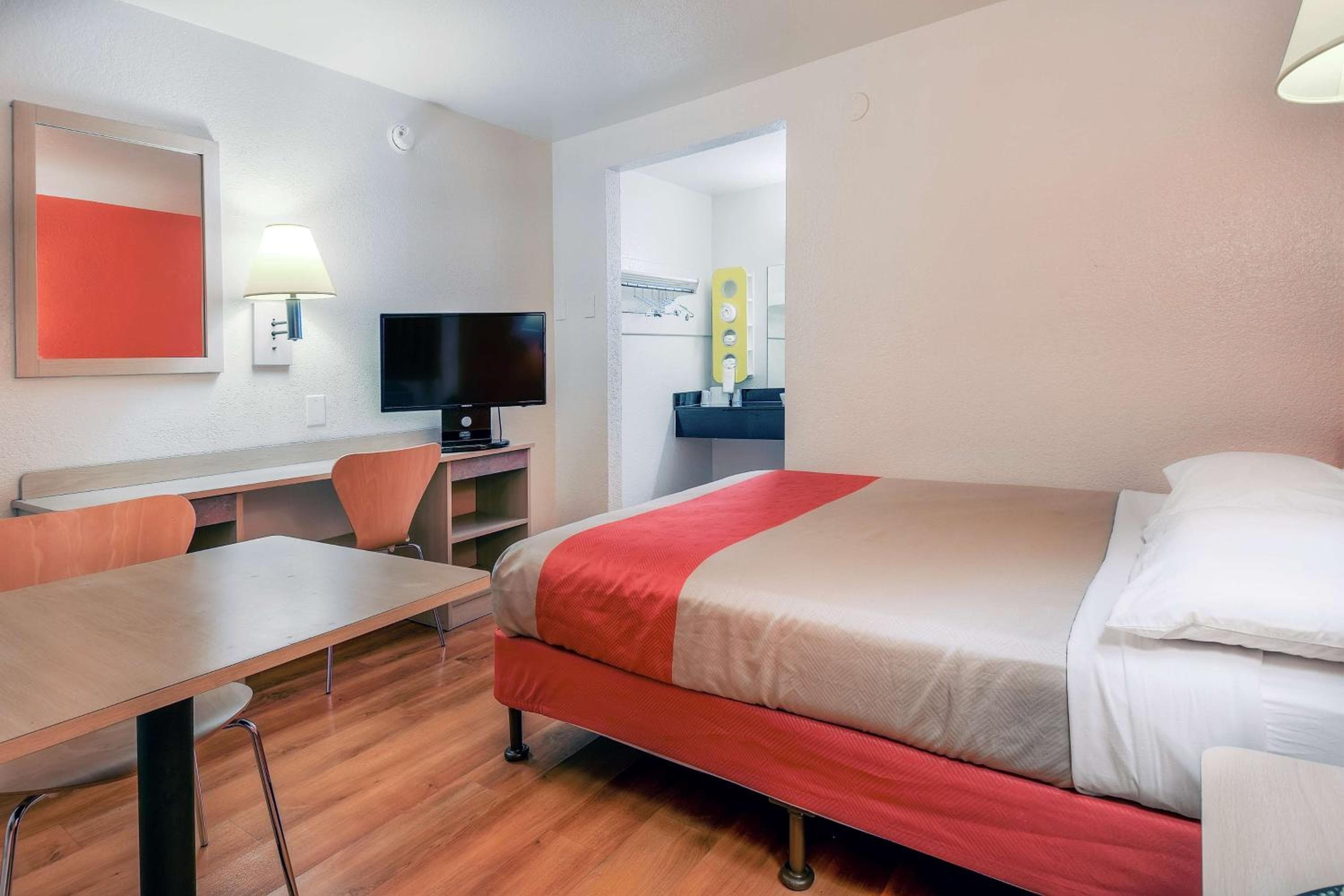 Motel 6 Chino, CA - Los Angeles Ontario