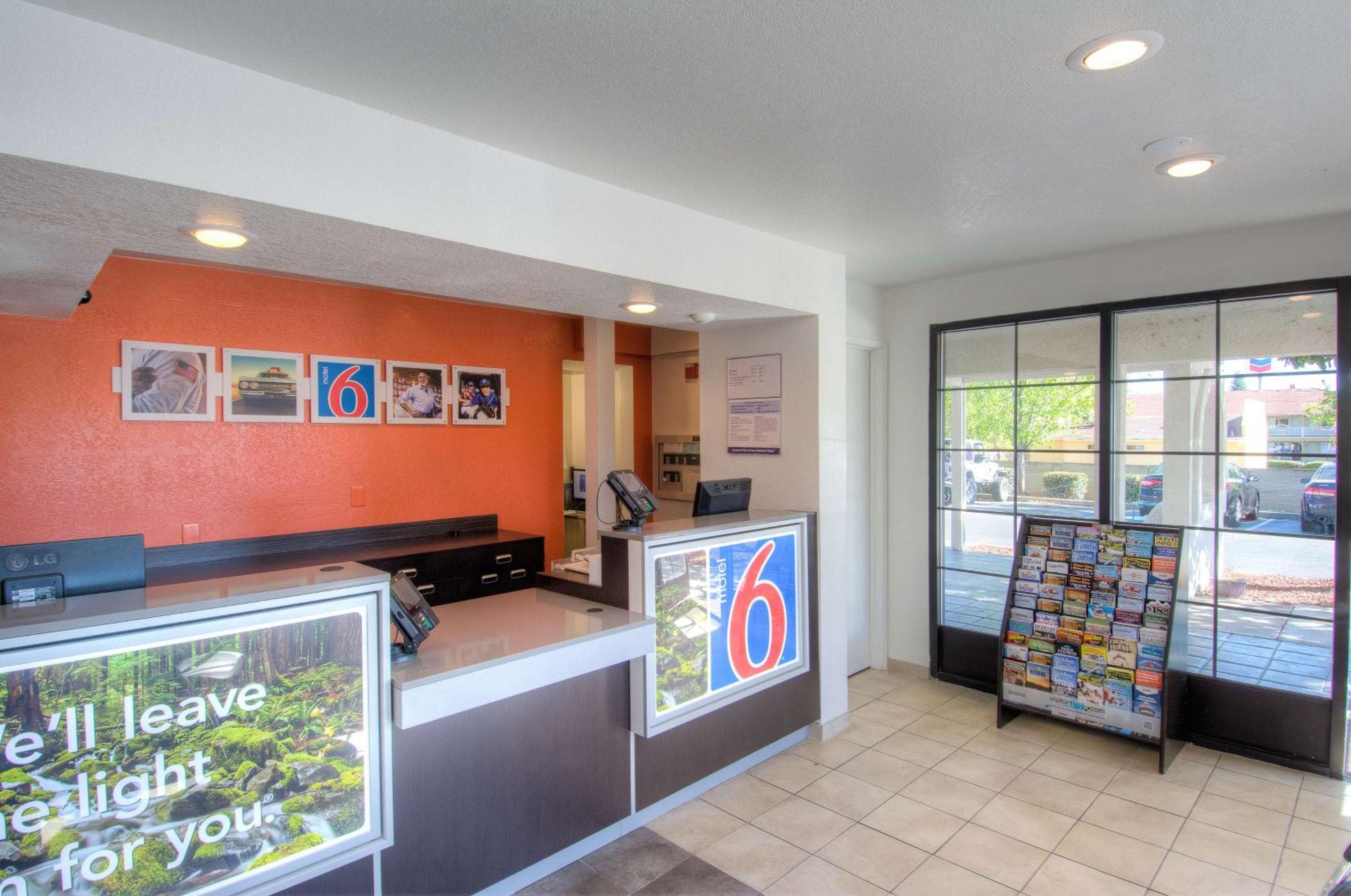 Motel 6-Redding, CA - South