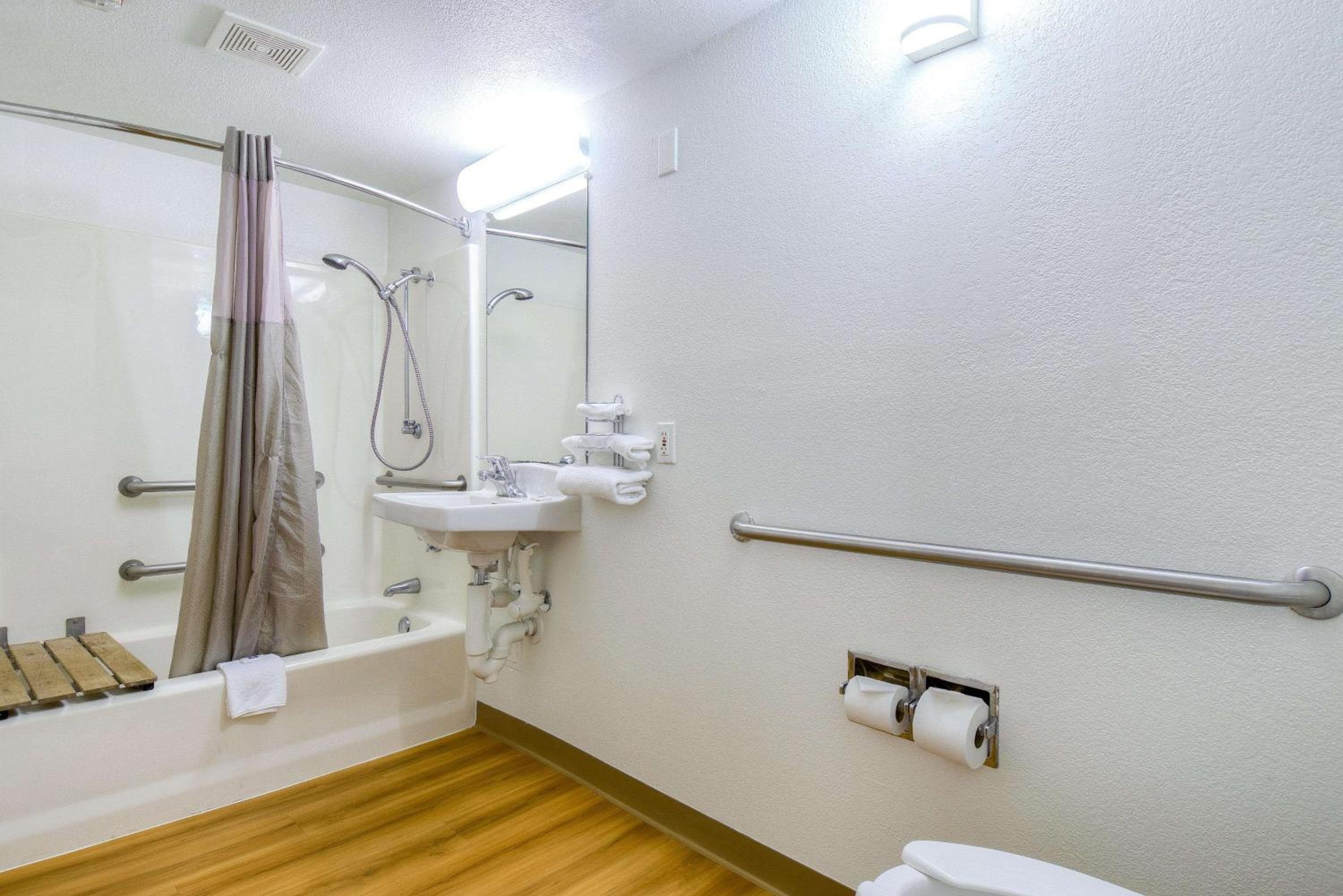 Motel 6-Pomona, CA - Los Angeles