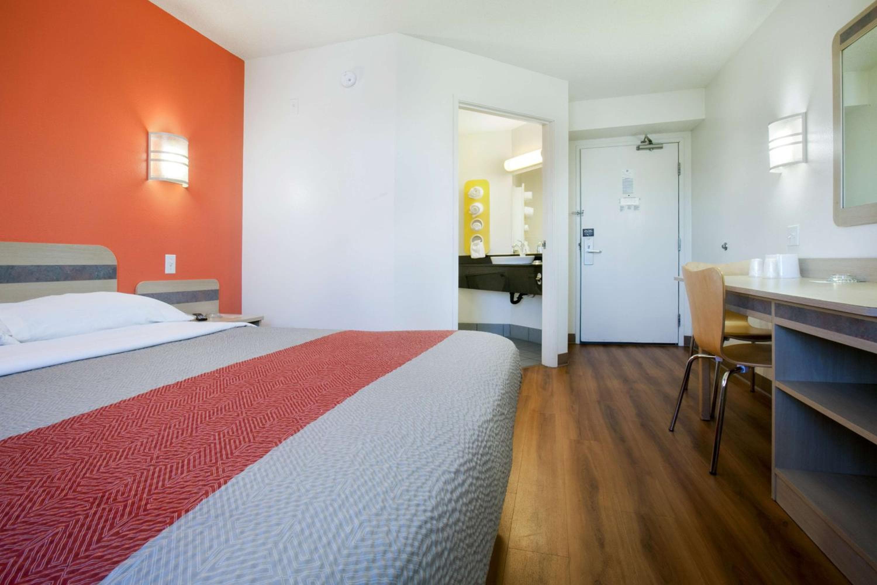 Motel 6-Brooklyn Center, MN - Minneapolis