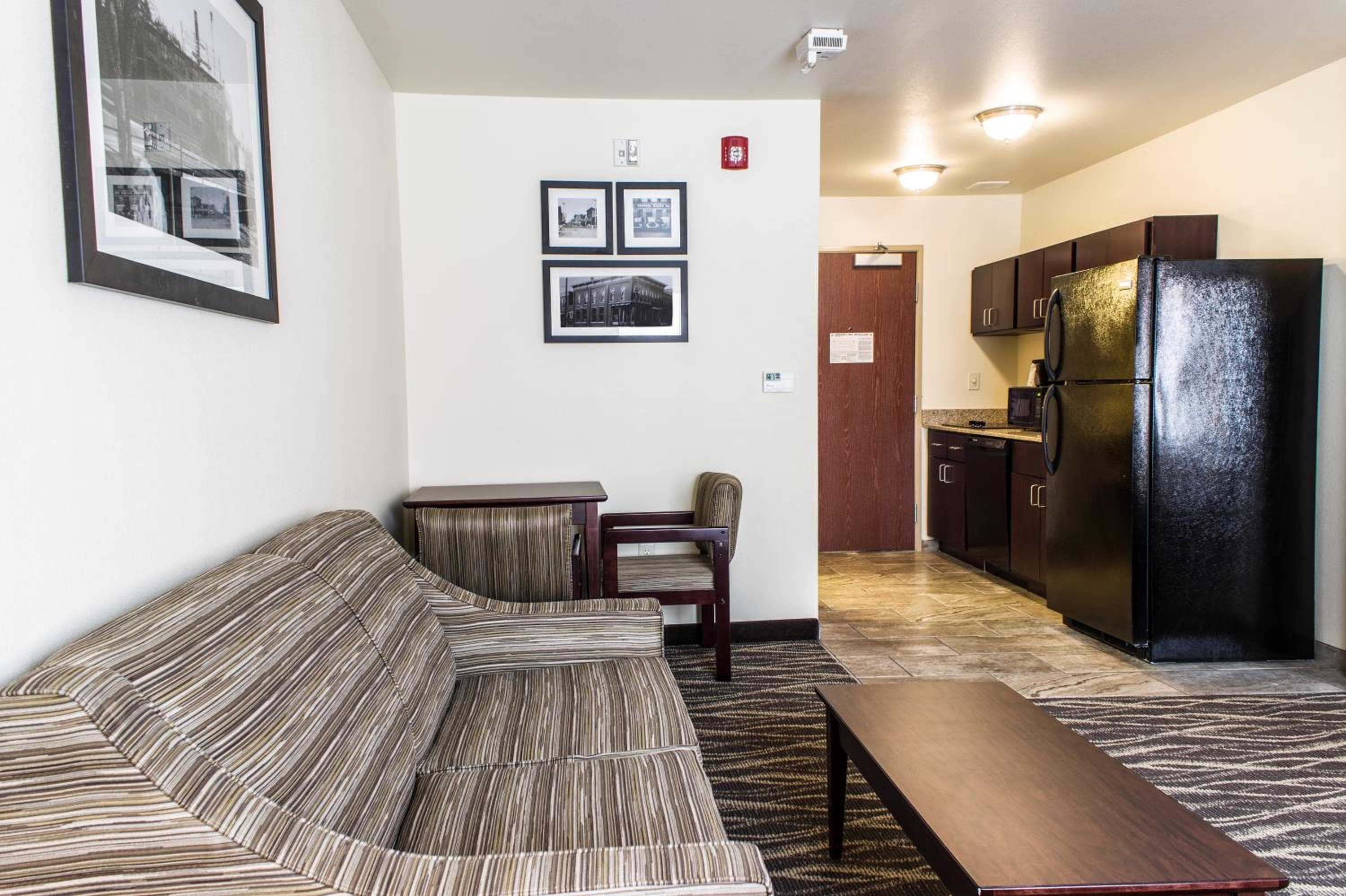Cobblestone Hotel & Suites - Chippewa Falls