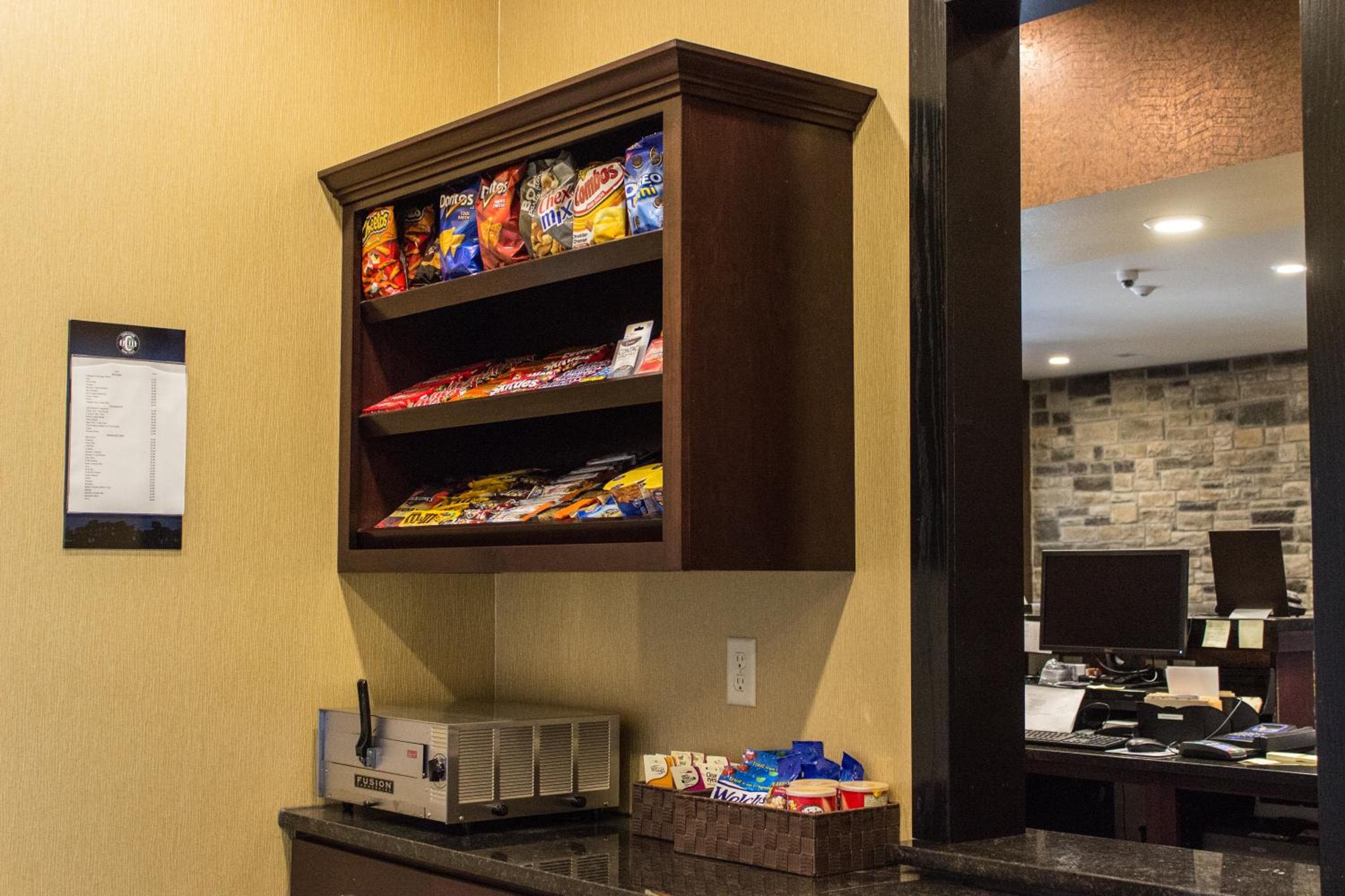 Cobblestone Hotel & Suites - Chippewa Falls