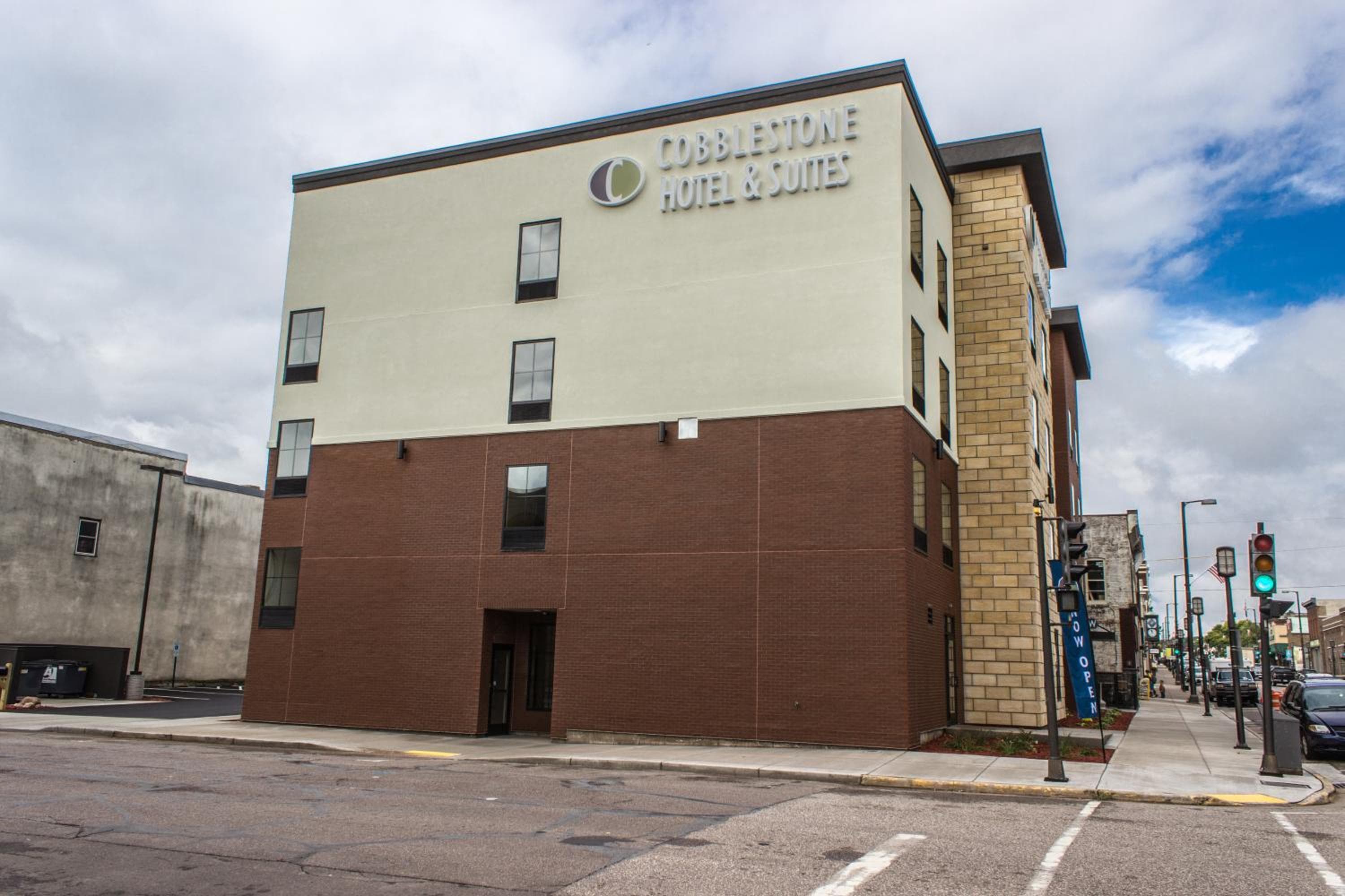 Cobblestone Hotel & Suites - Chippewa Falls
