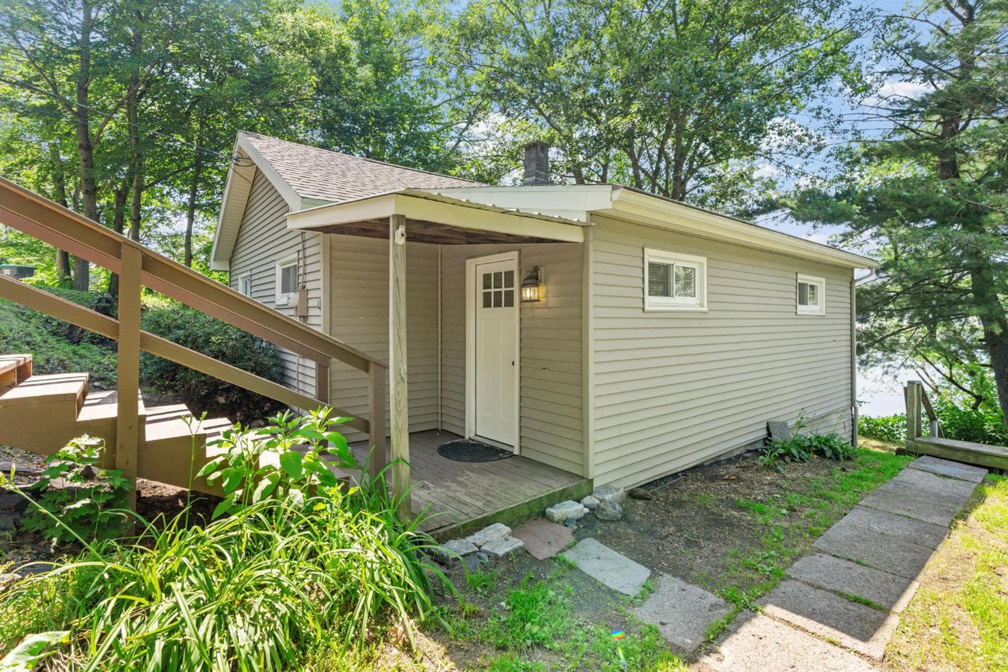 Riverfront Home with Tranquil Views in Schaghticoke