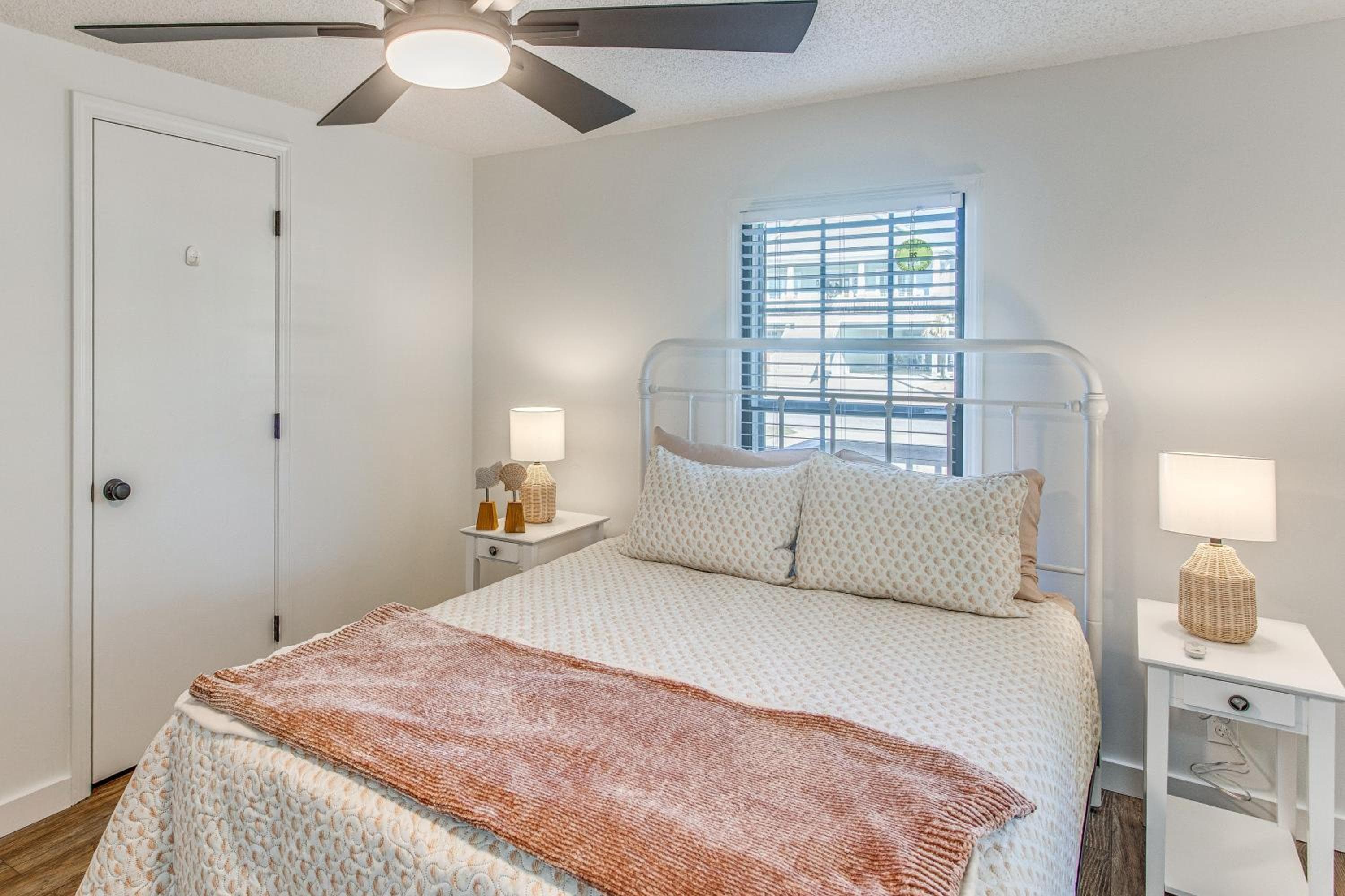 Walk to Beach! Dog-Friendly Home in Murrells Inlet