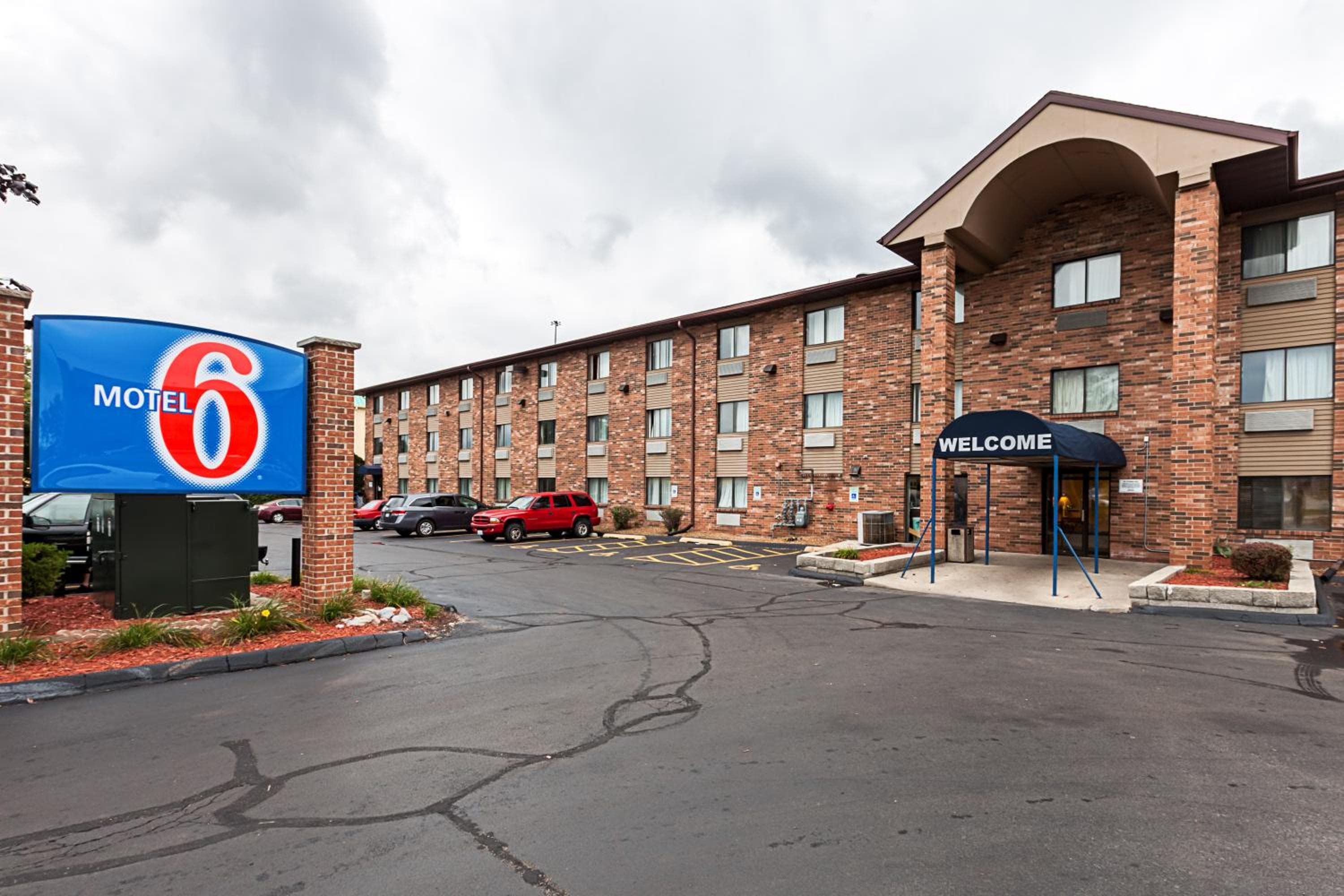 Motel 6-Milwaukee, WI - Glendale