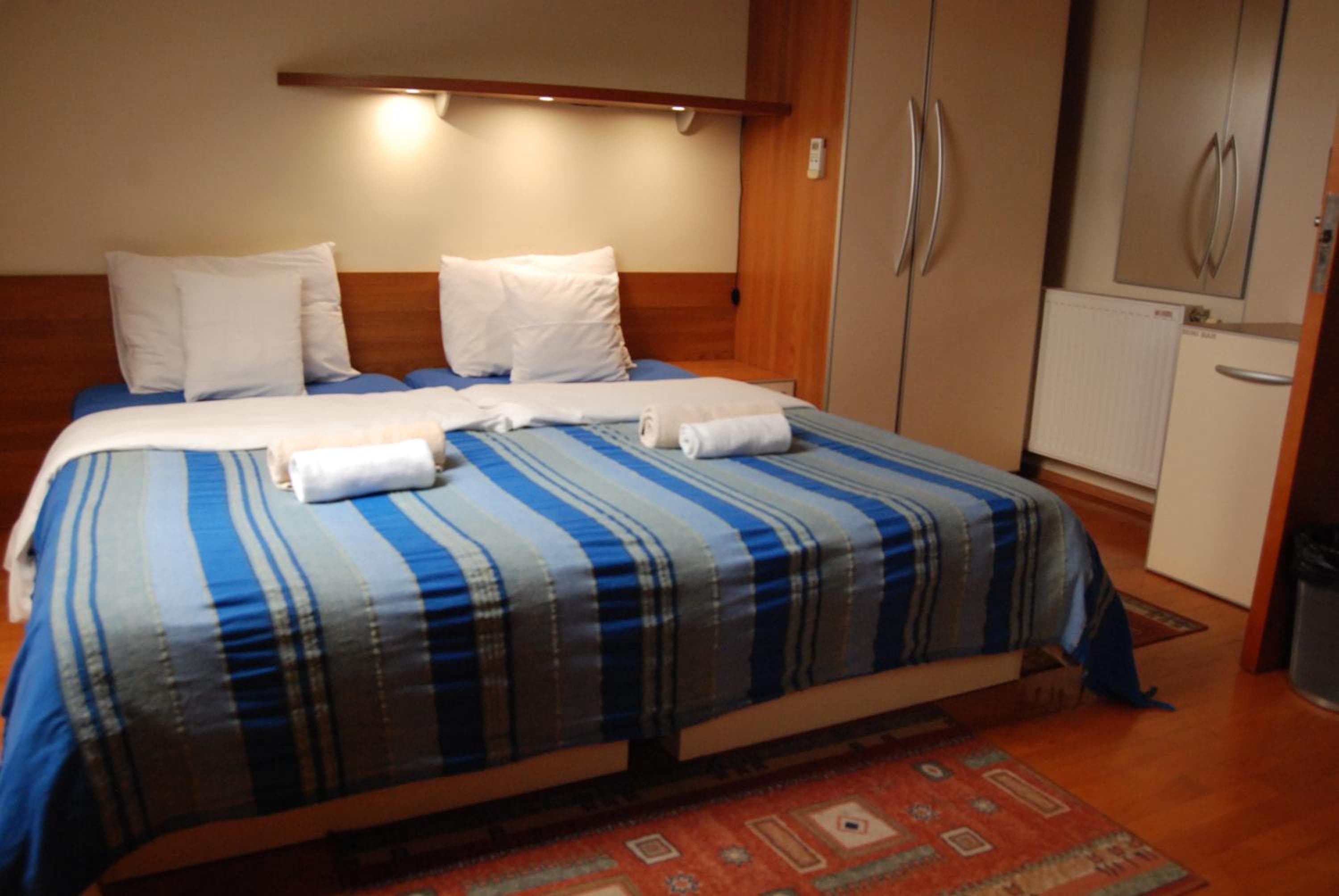 Car Royal Apartments and Rooms