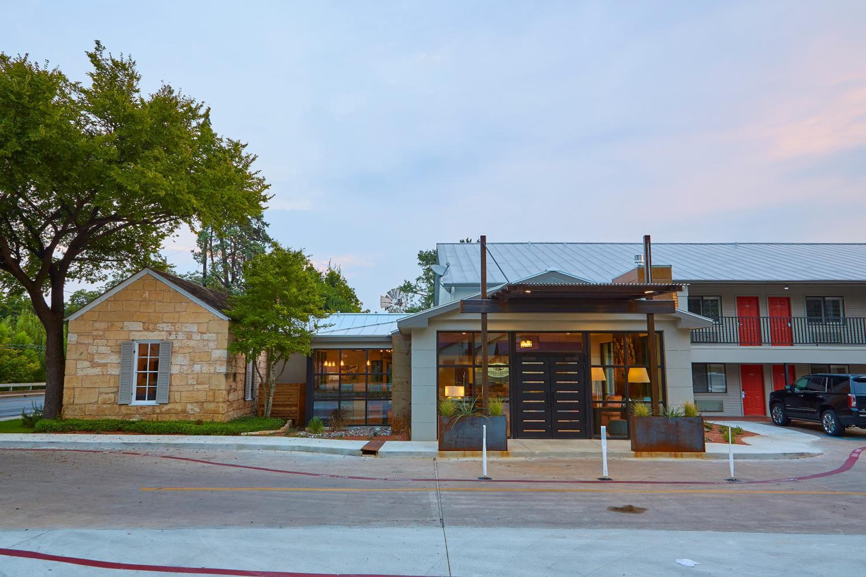 Fredericksburg Inn and Suites