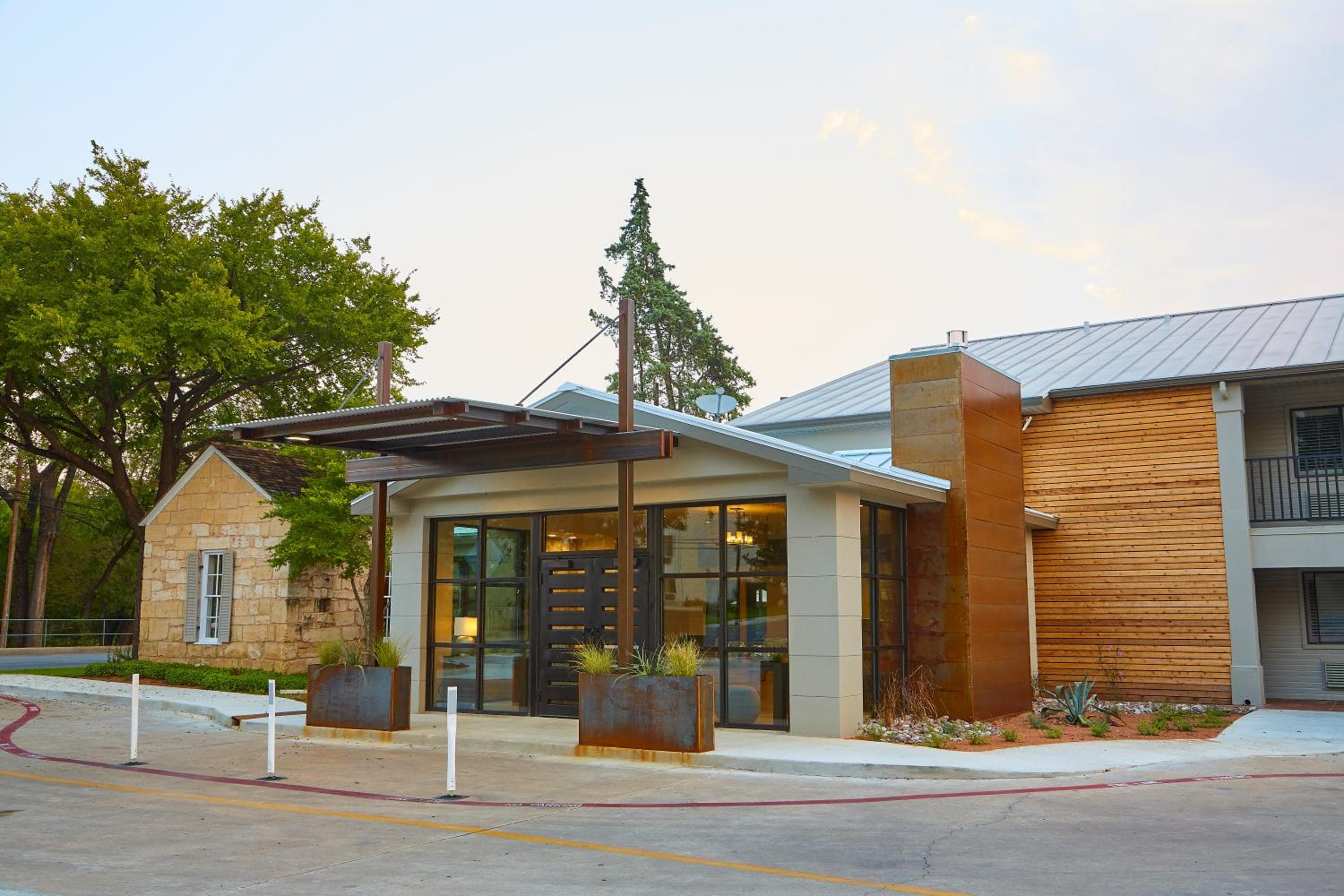 Fredericksburg Inn and Suites