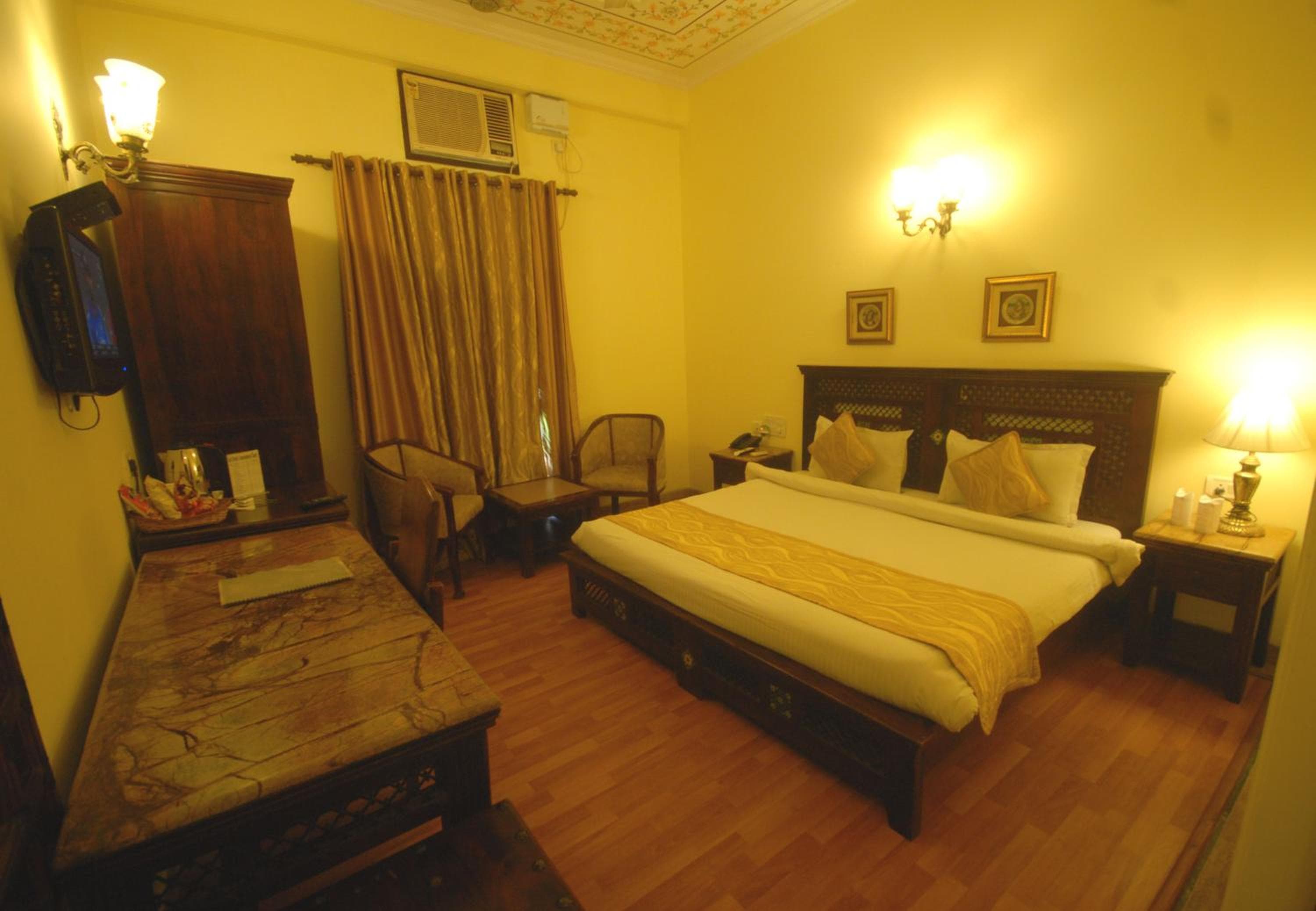 Hotel Rajputana Haveli - Near Jal Mahal - Jaipur