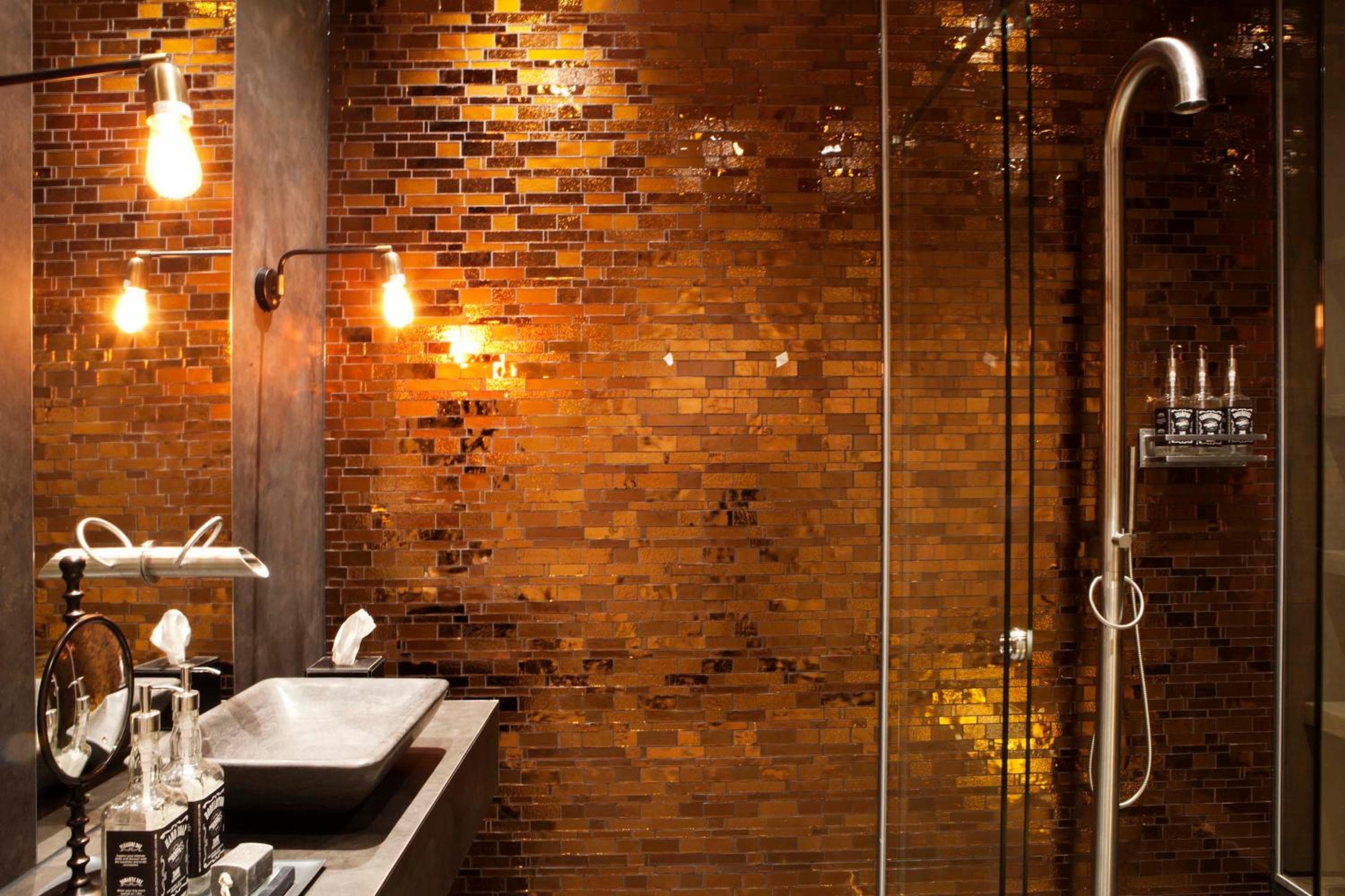 Manzo's Suites