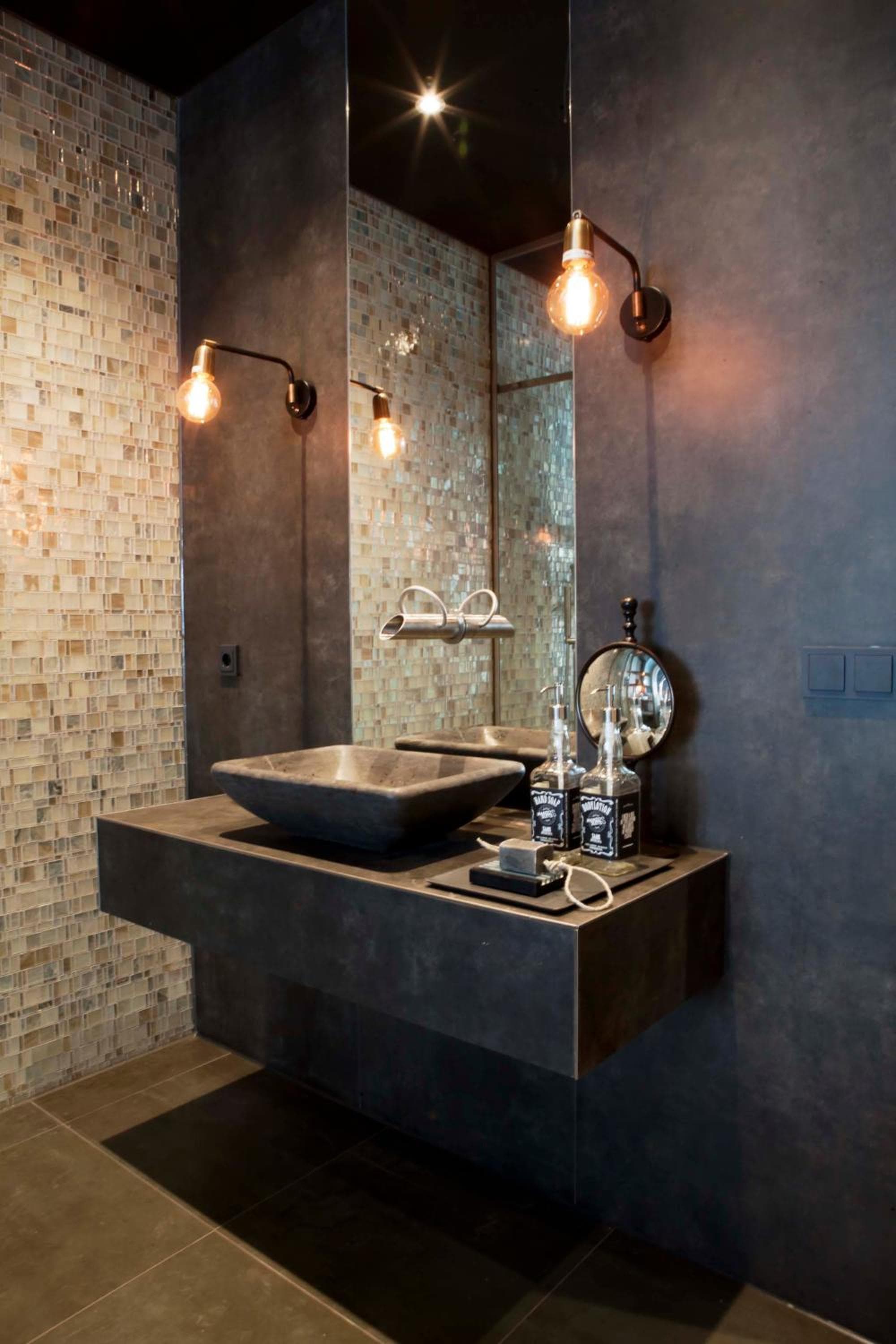 Manzo's Suites