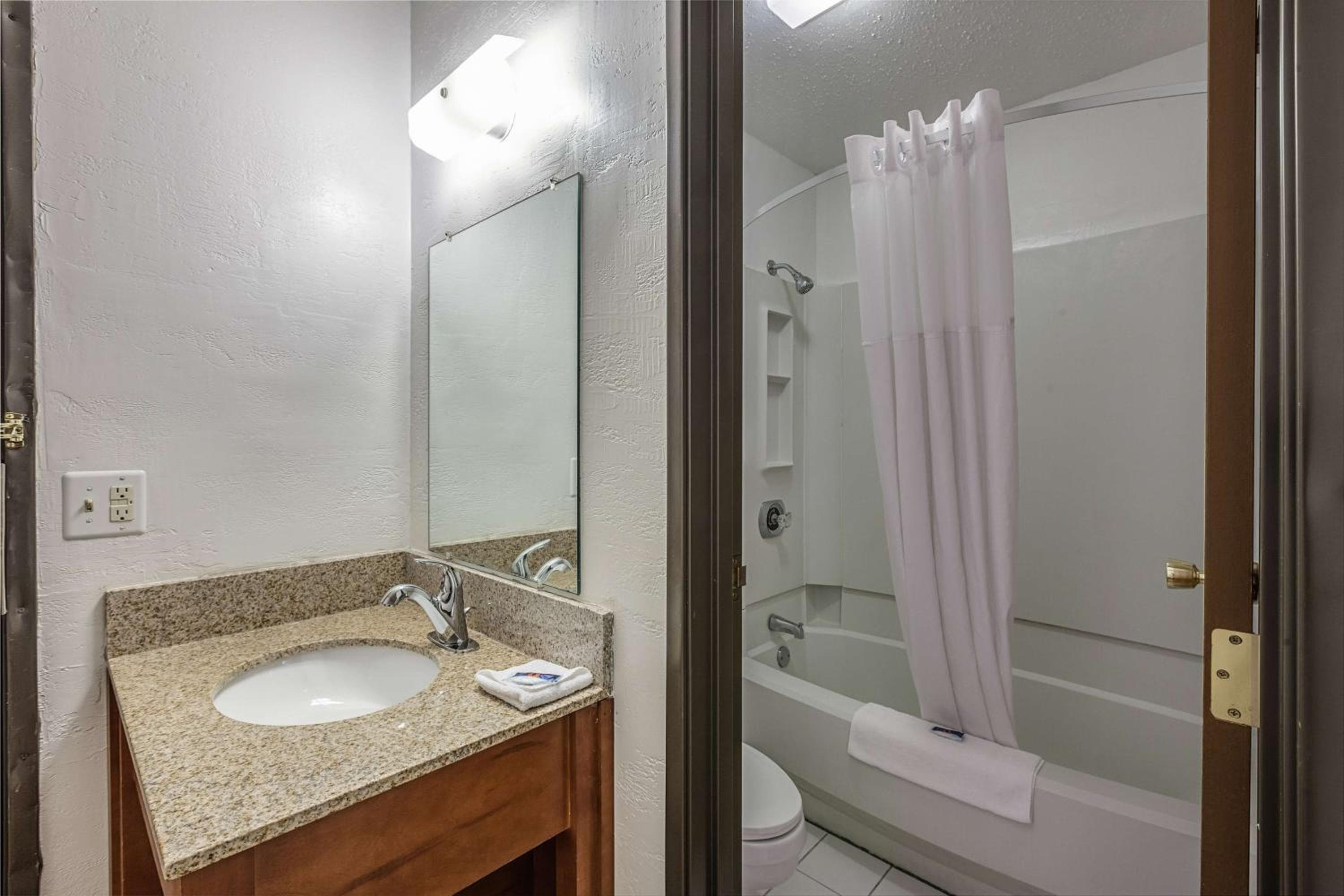 Motel 6-Oak Creek, WI
