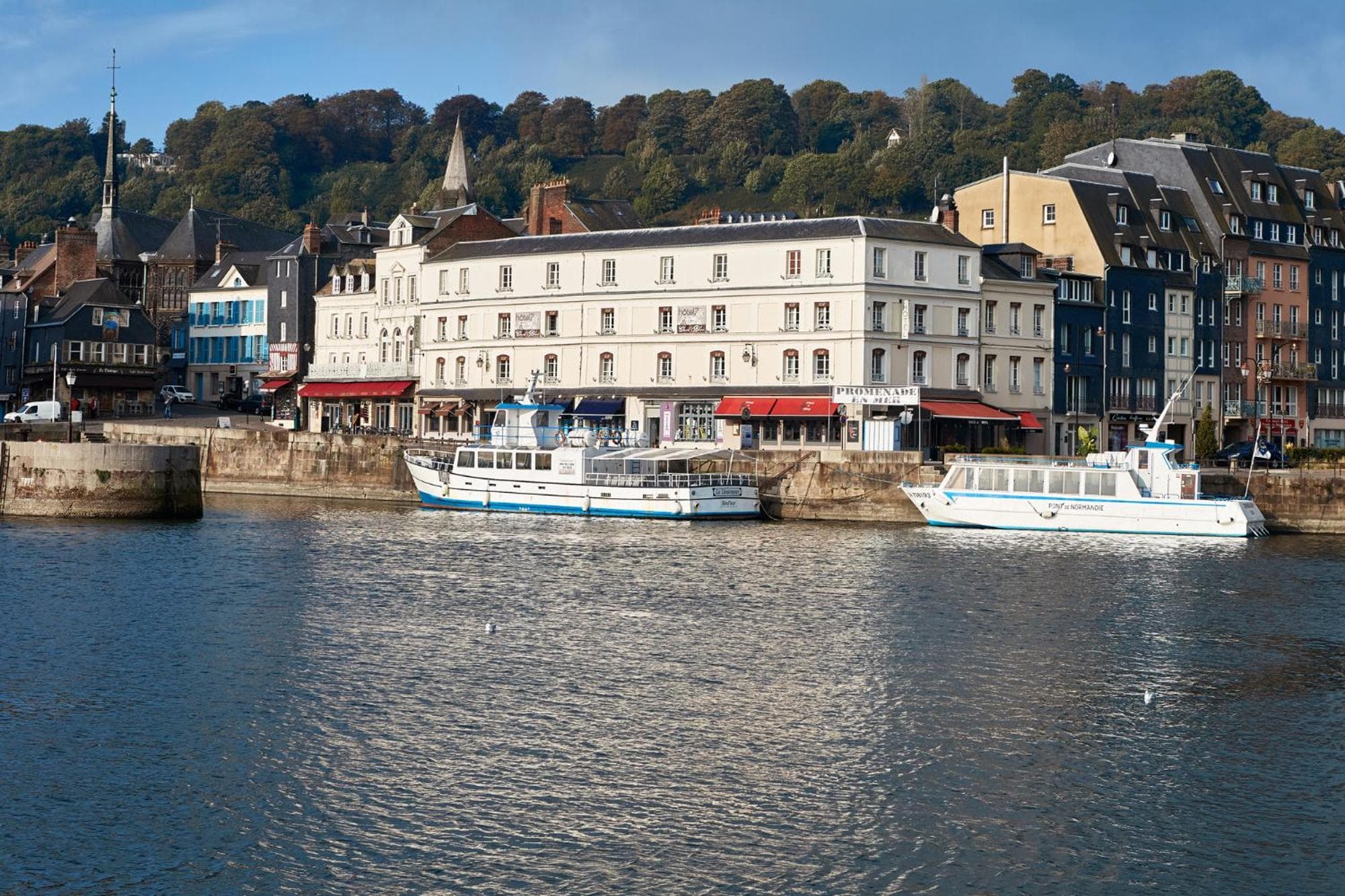 Best Western Le Cheval Blanc -Vue sur le port-plein centre ville