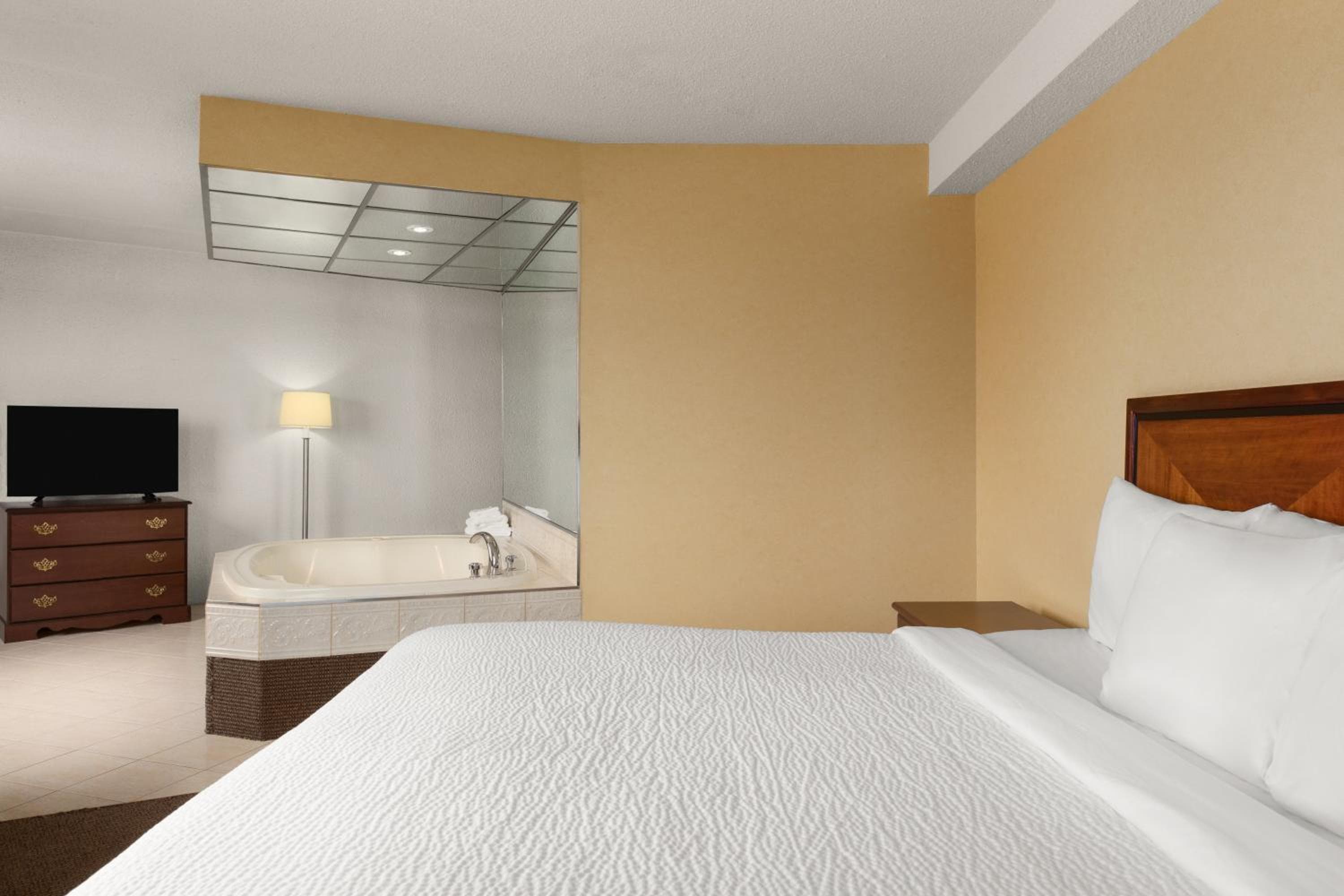 Days Inn by Wyndham Fallsview