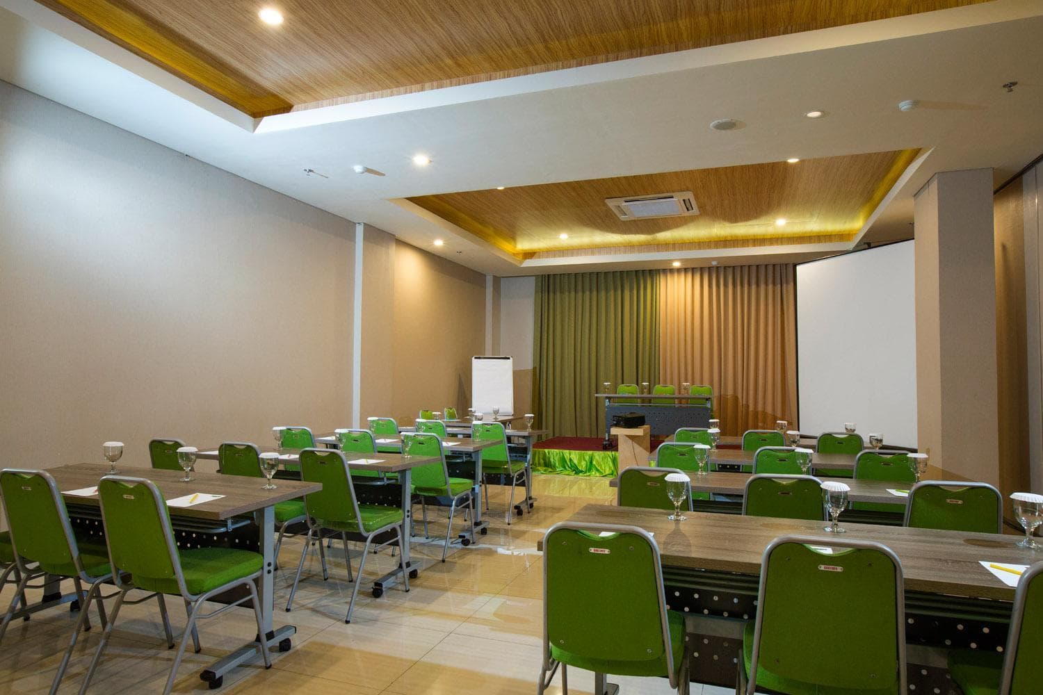 Ascent Hotel & Cafe Malang