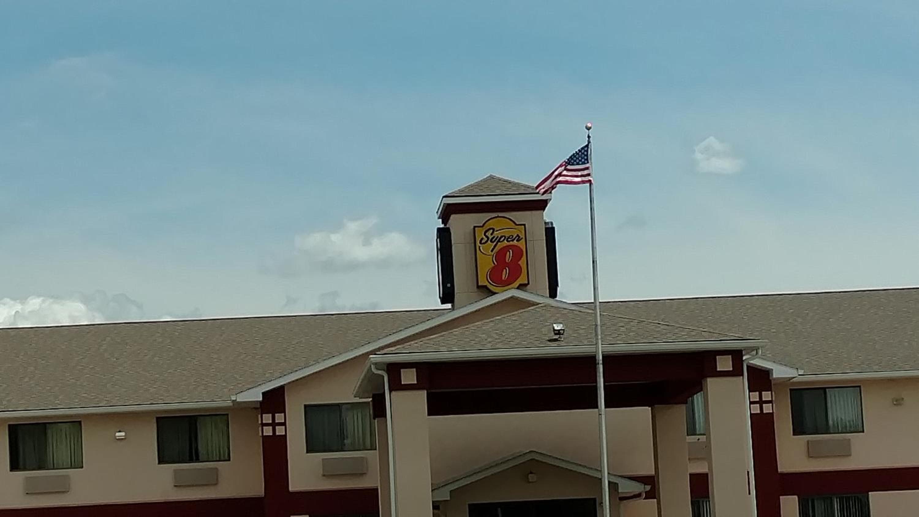 Super 8 by Wyndham Omaha Eppley Airport/Carter Lake