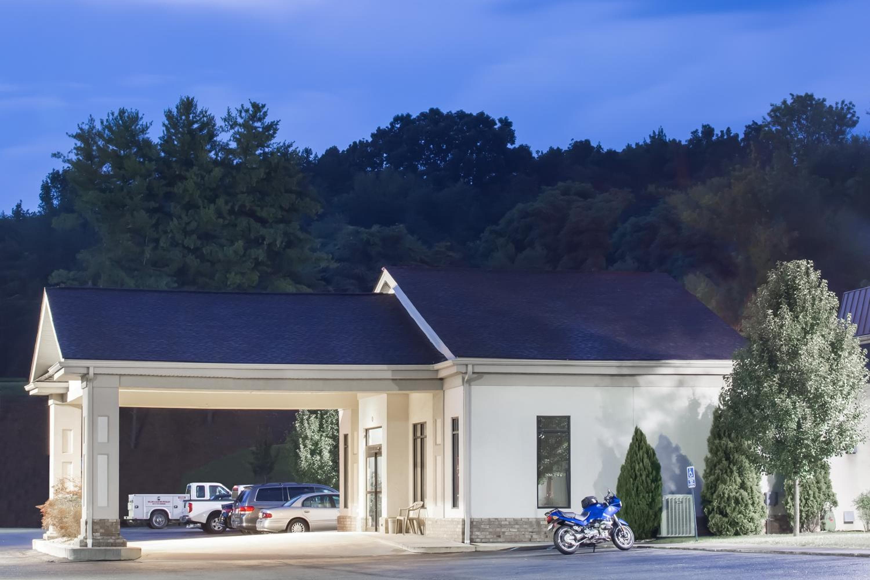 Spark by Hilton Daleville Roanoke North