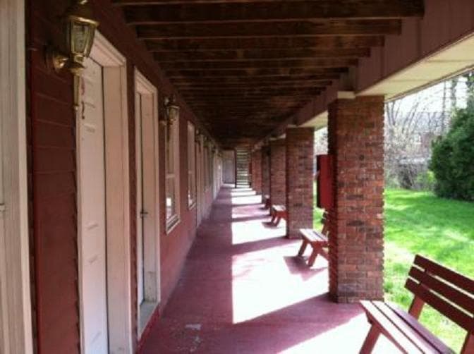 Waterford Inn