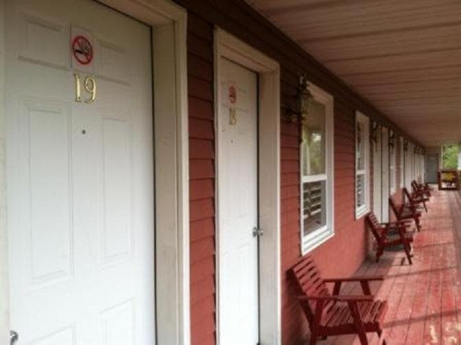 Waterford Inn