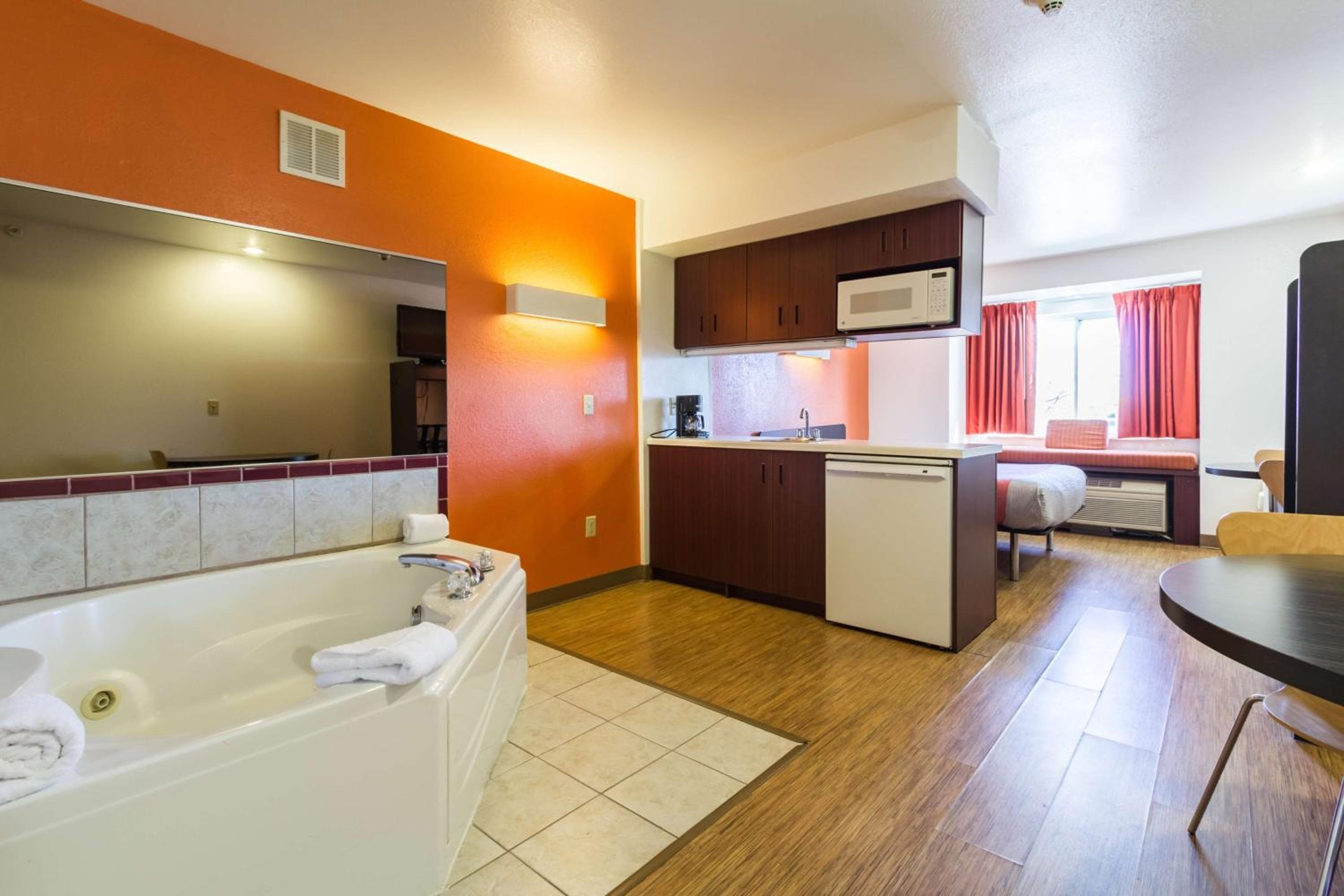 Motel 6-Huron, OH - Sandusky