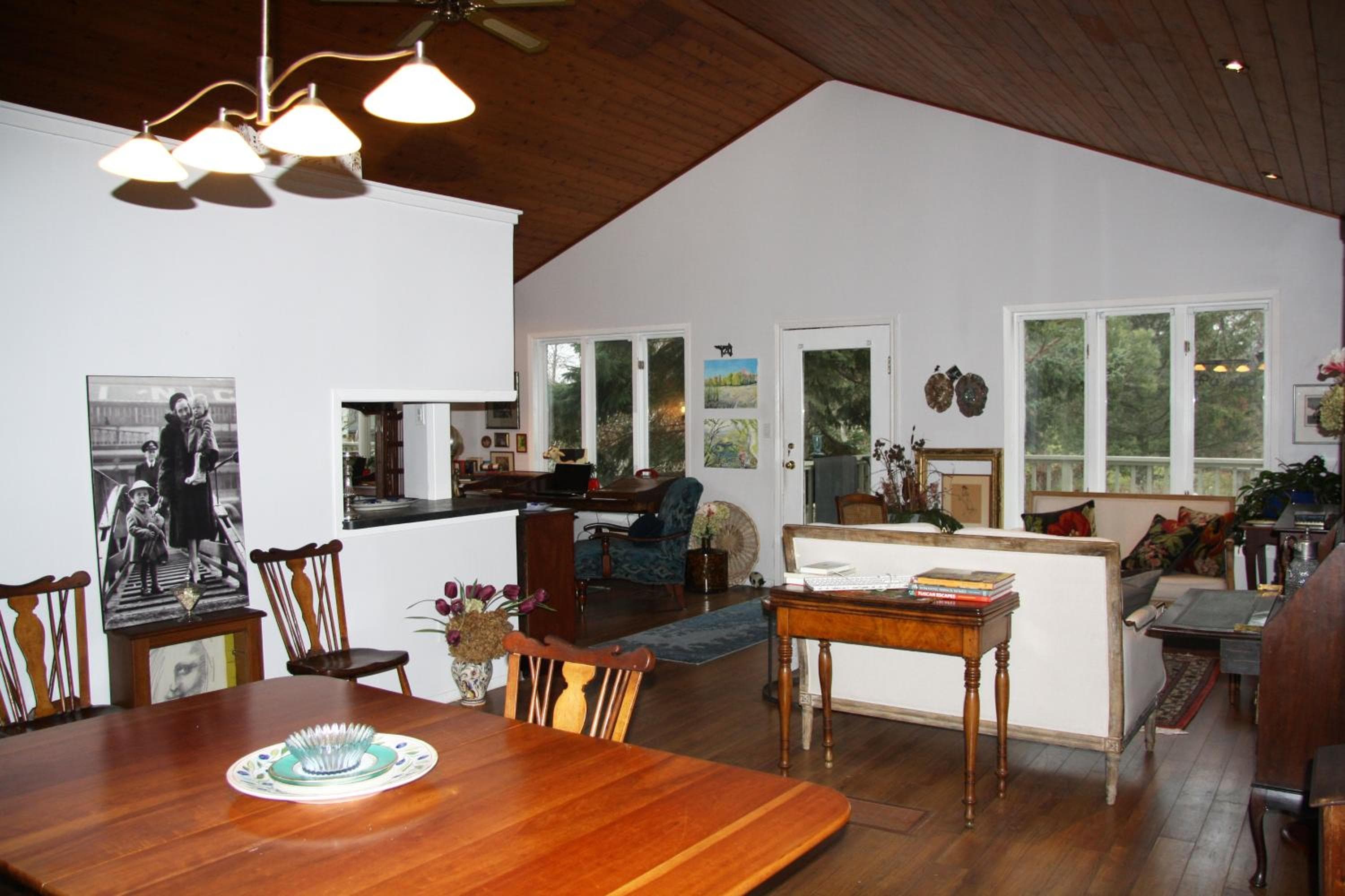 2 Moon Cottage
