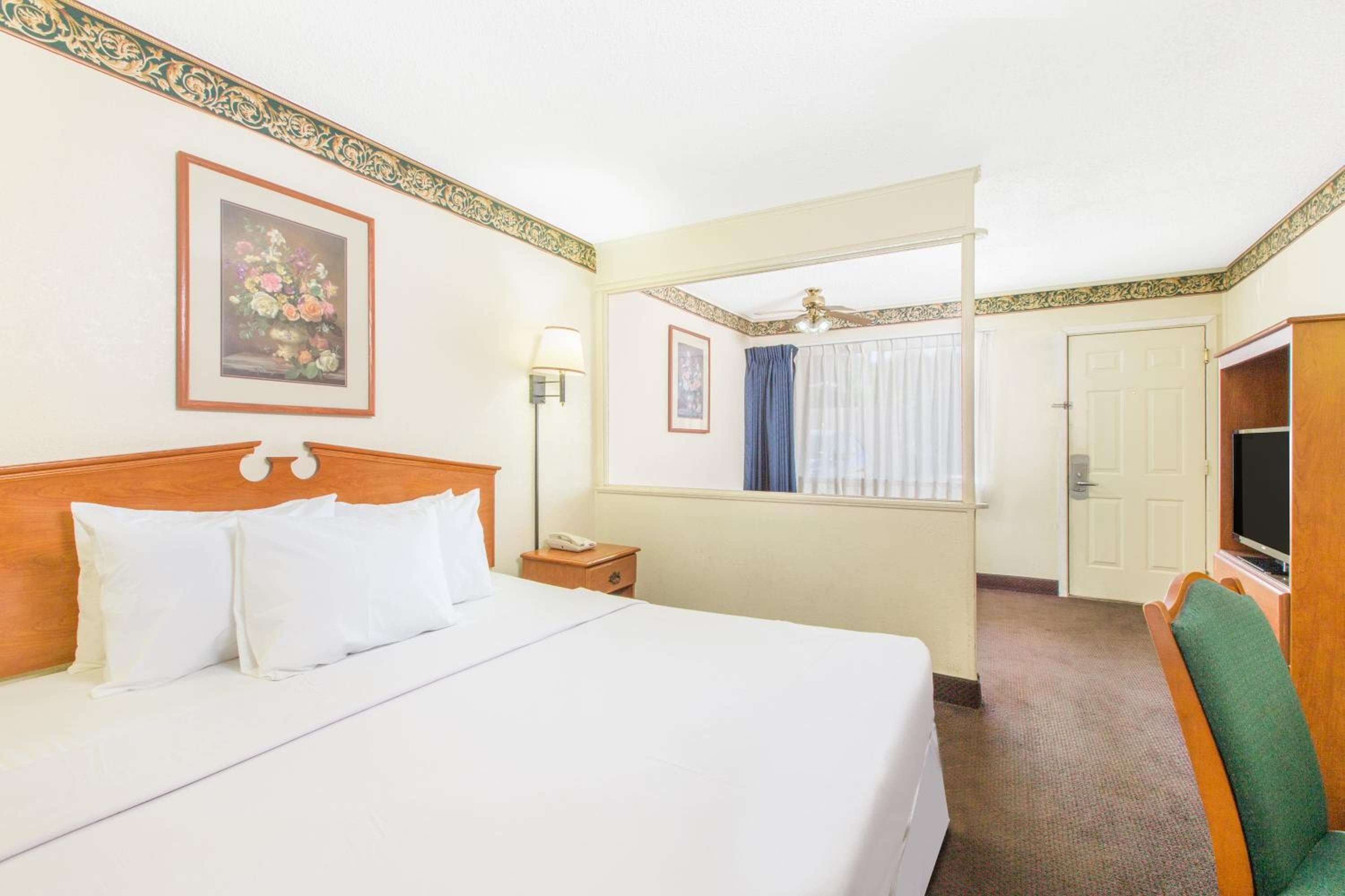 Executive Inn & Suites