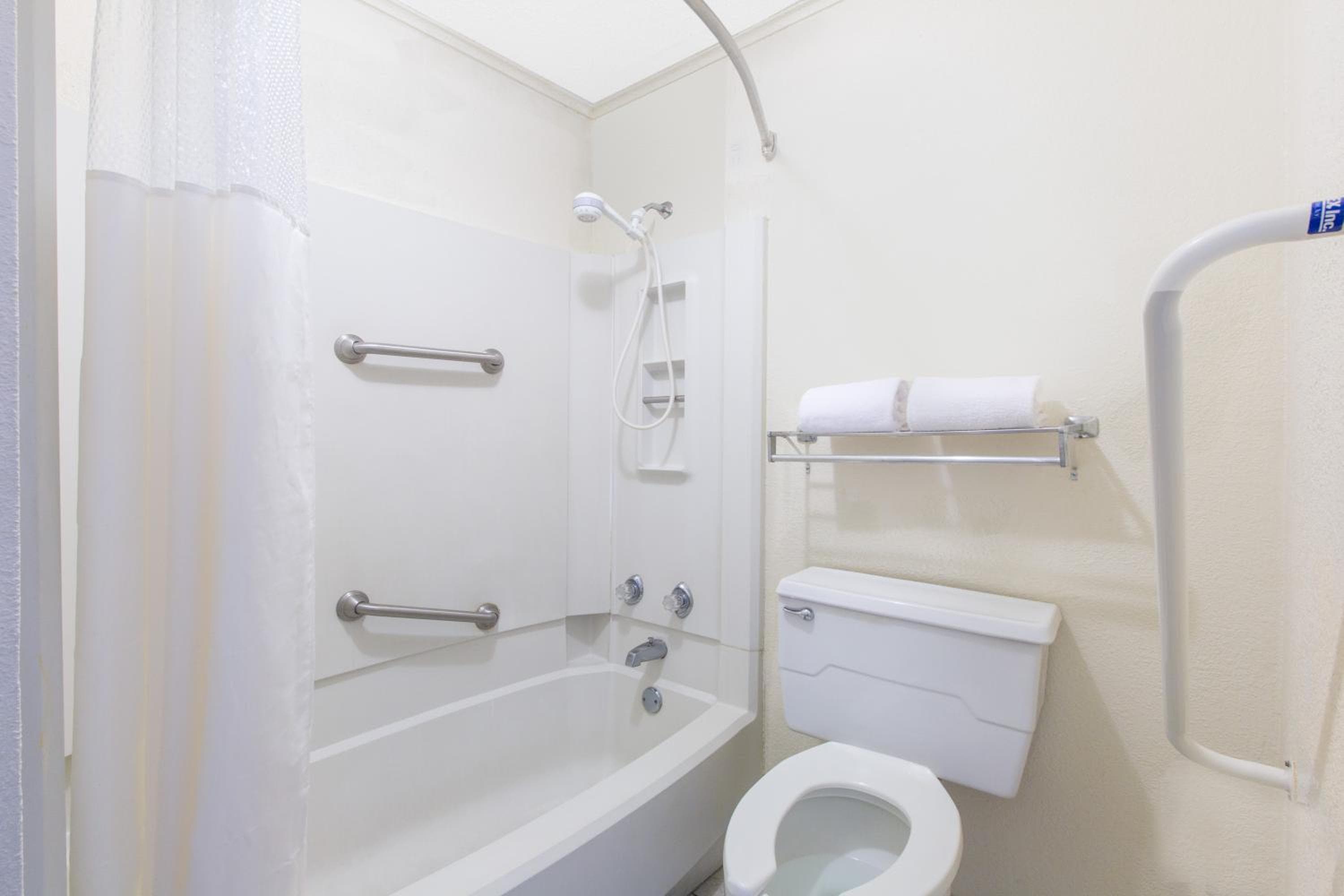 Executive Inn & Suites