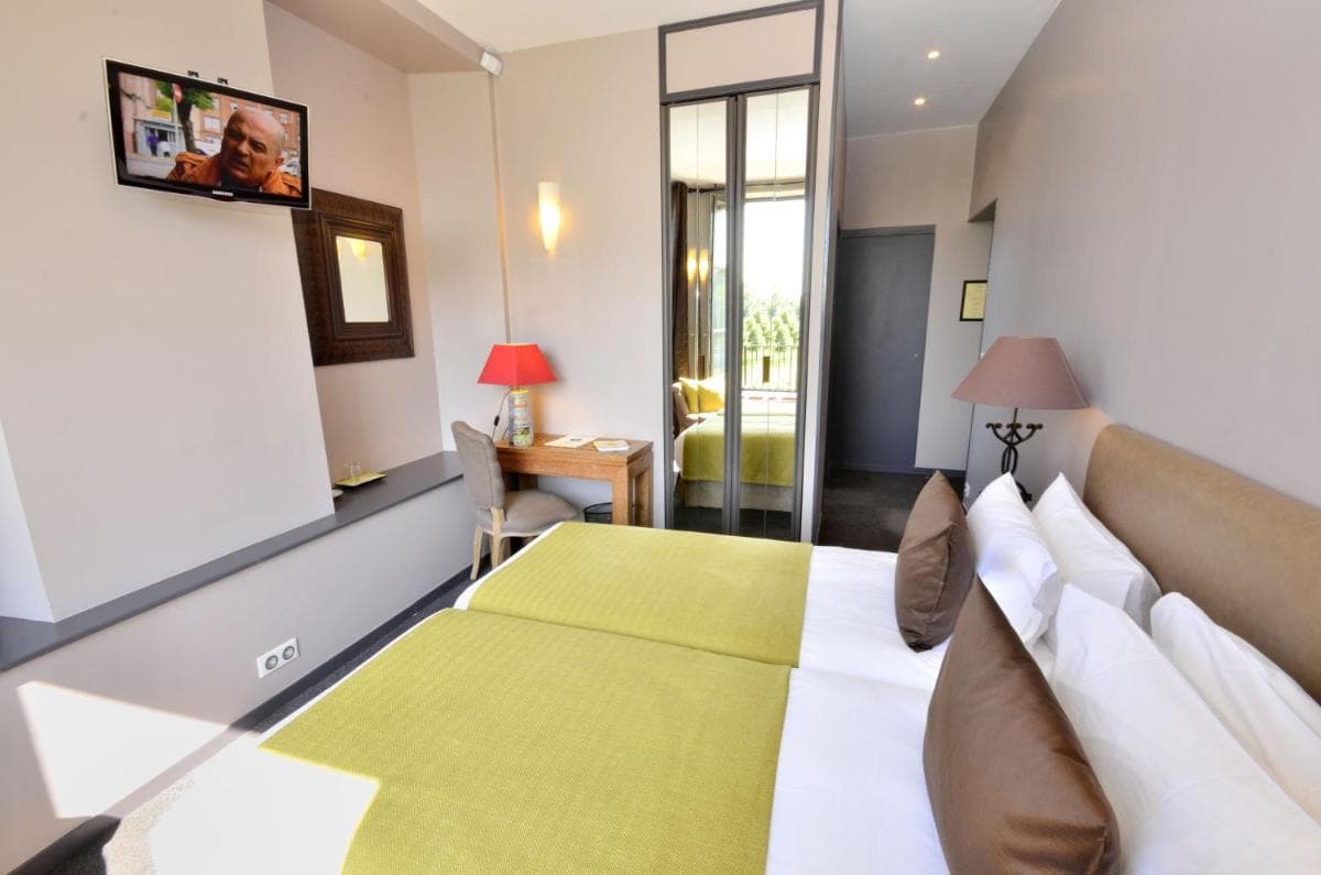 hotel room