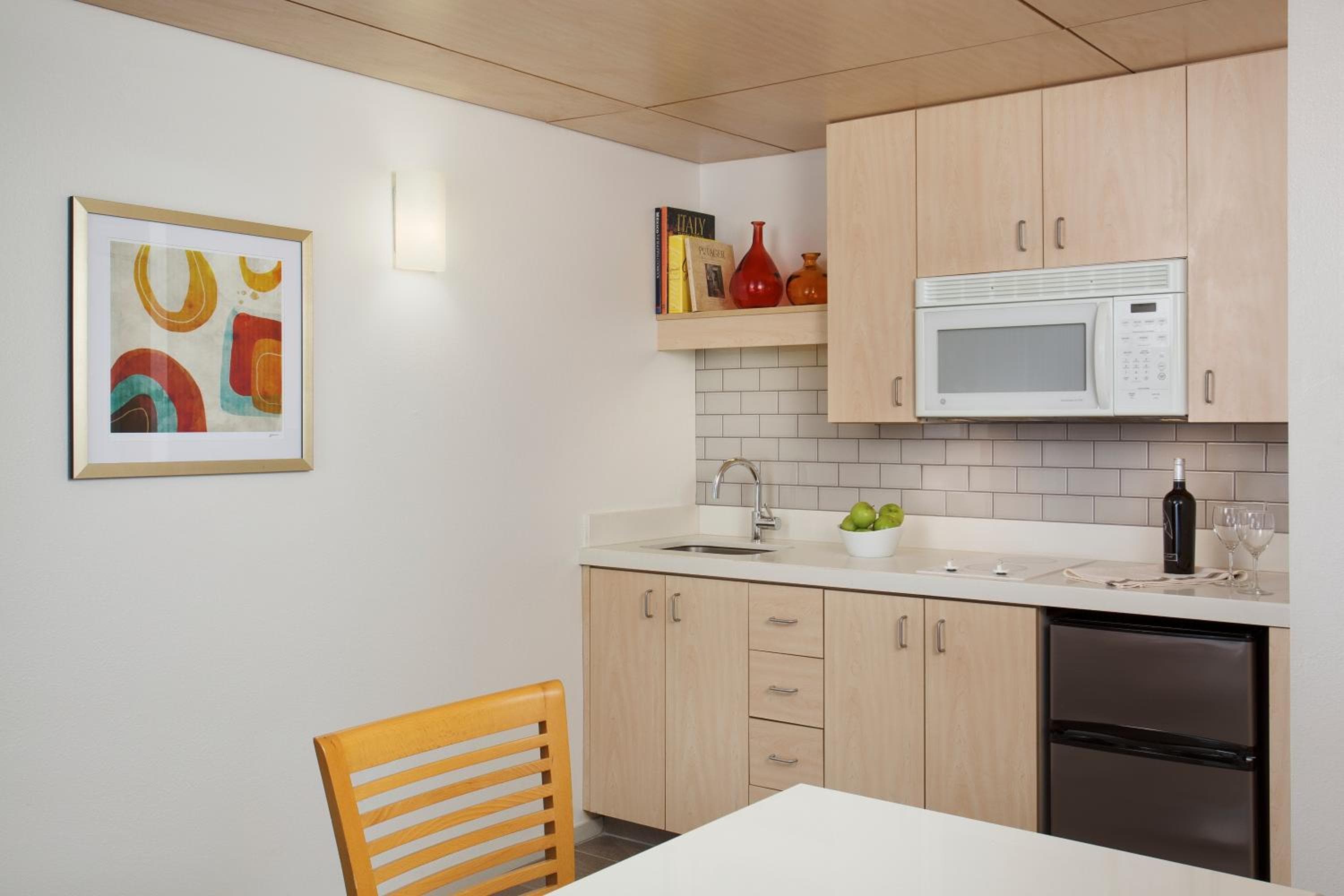 Corporate Inn Sunnyvale - All-Suite Hotel