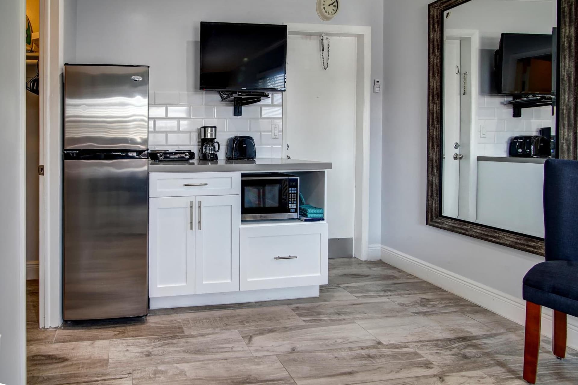 May-Dee Suites in Florida