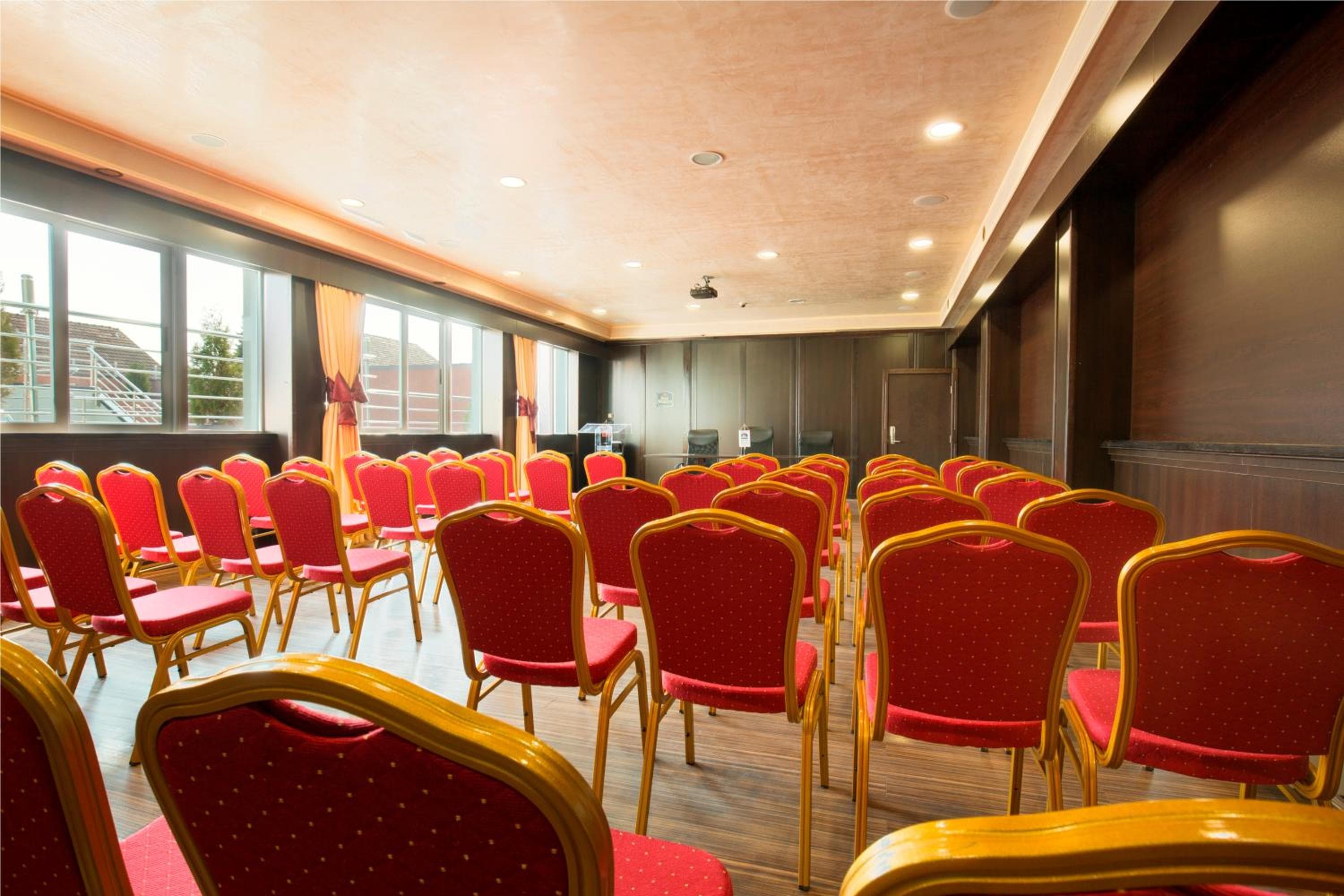 Prezident Hotel Novi Sad - Outdoor Pool & Spa