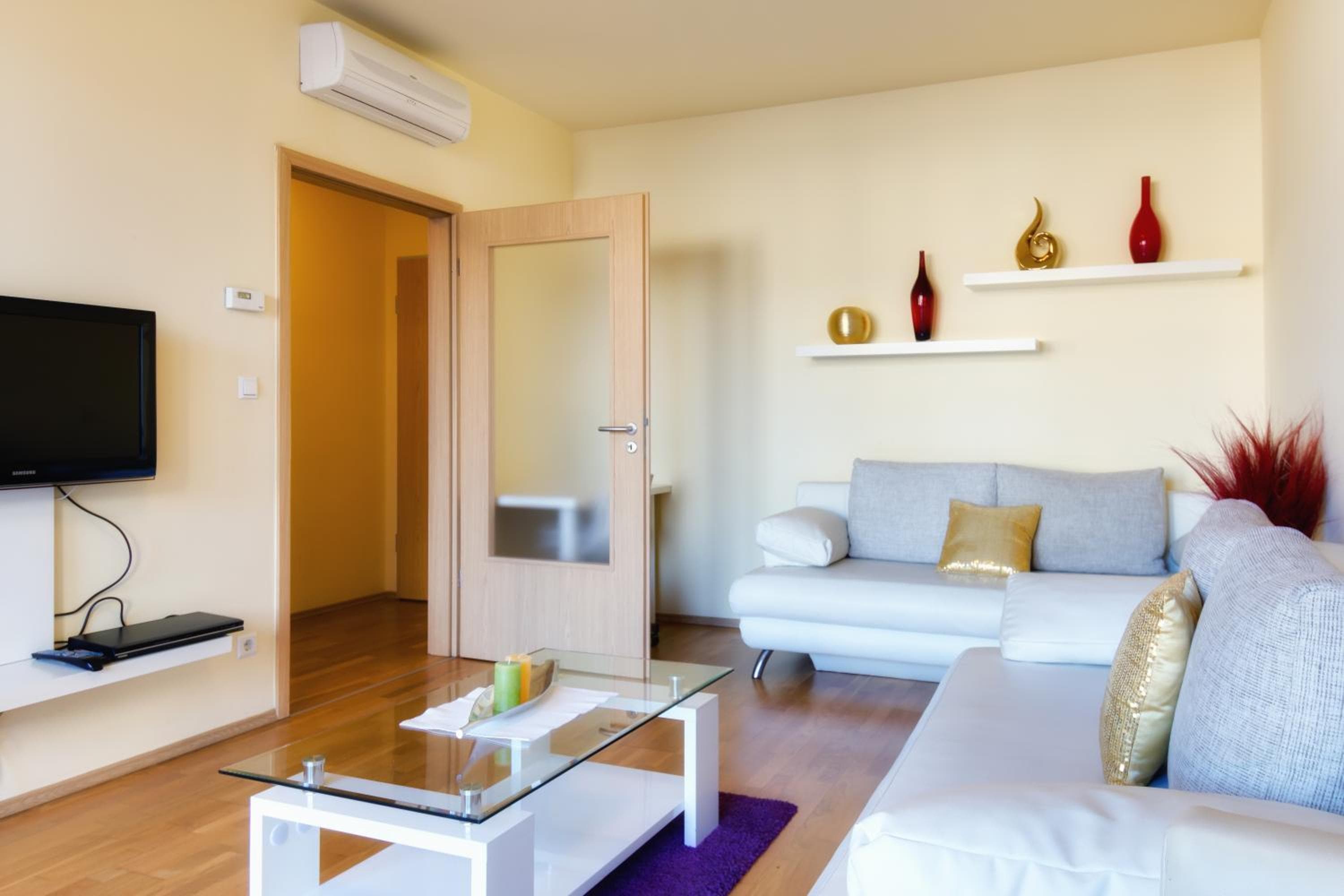 Trendy Deluxe Apartments