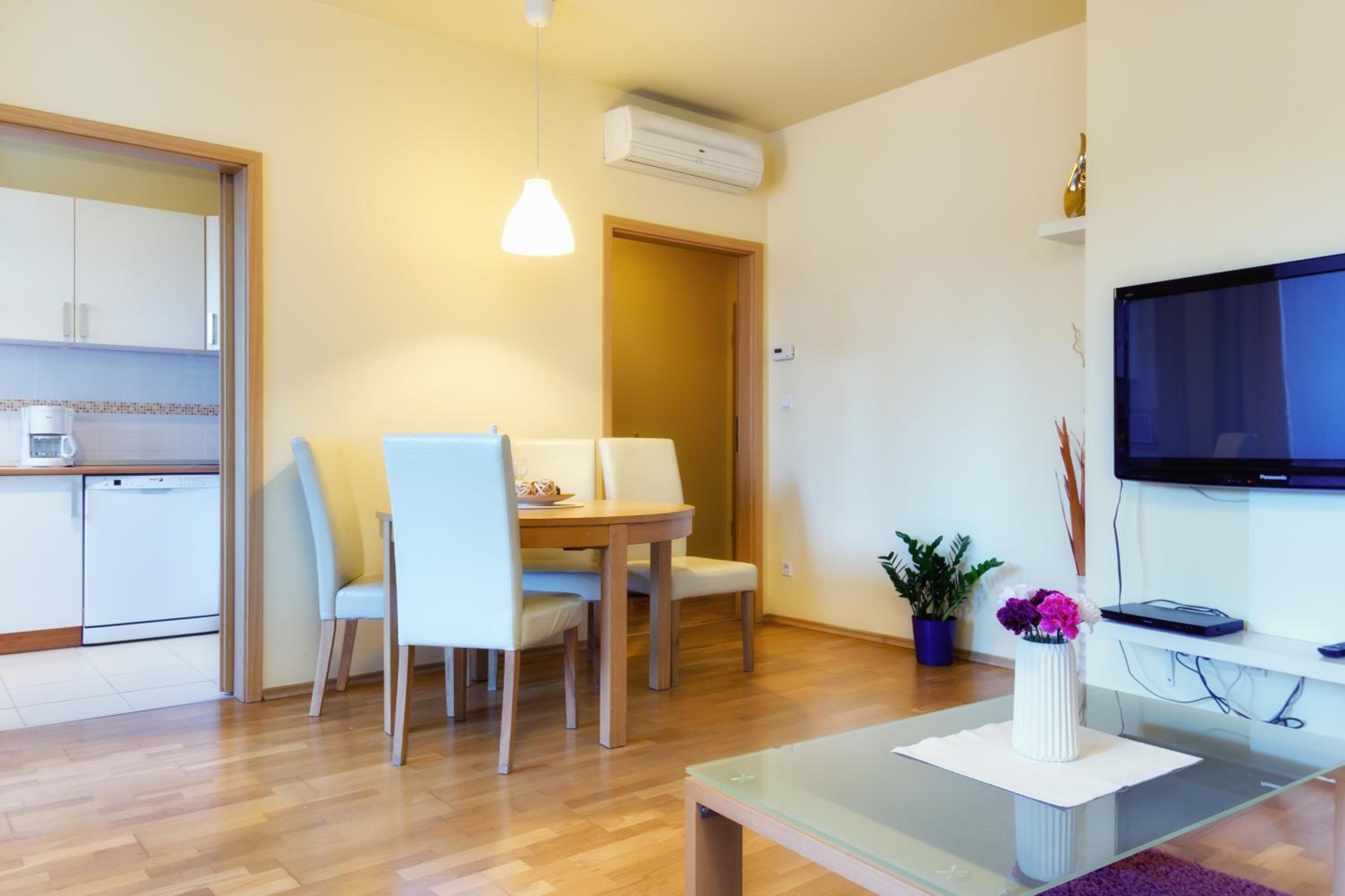 Trendy Deluxe Apartments