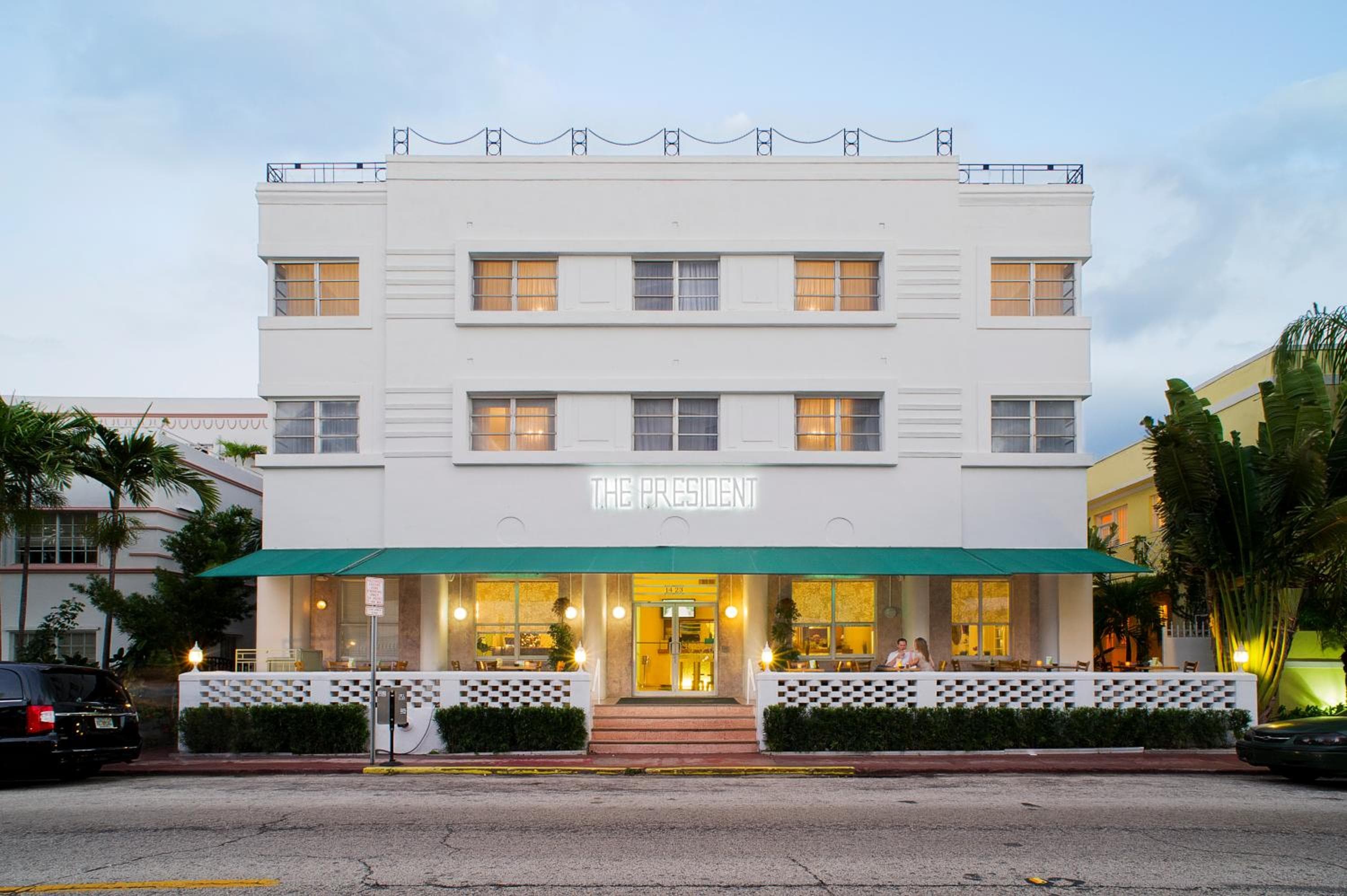 President Hotel Villa