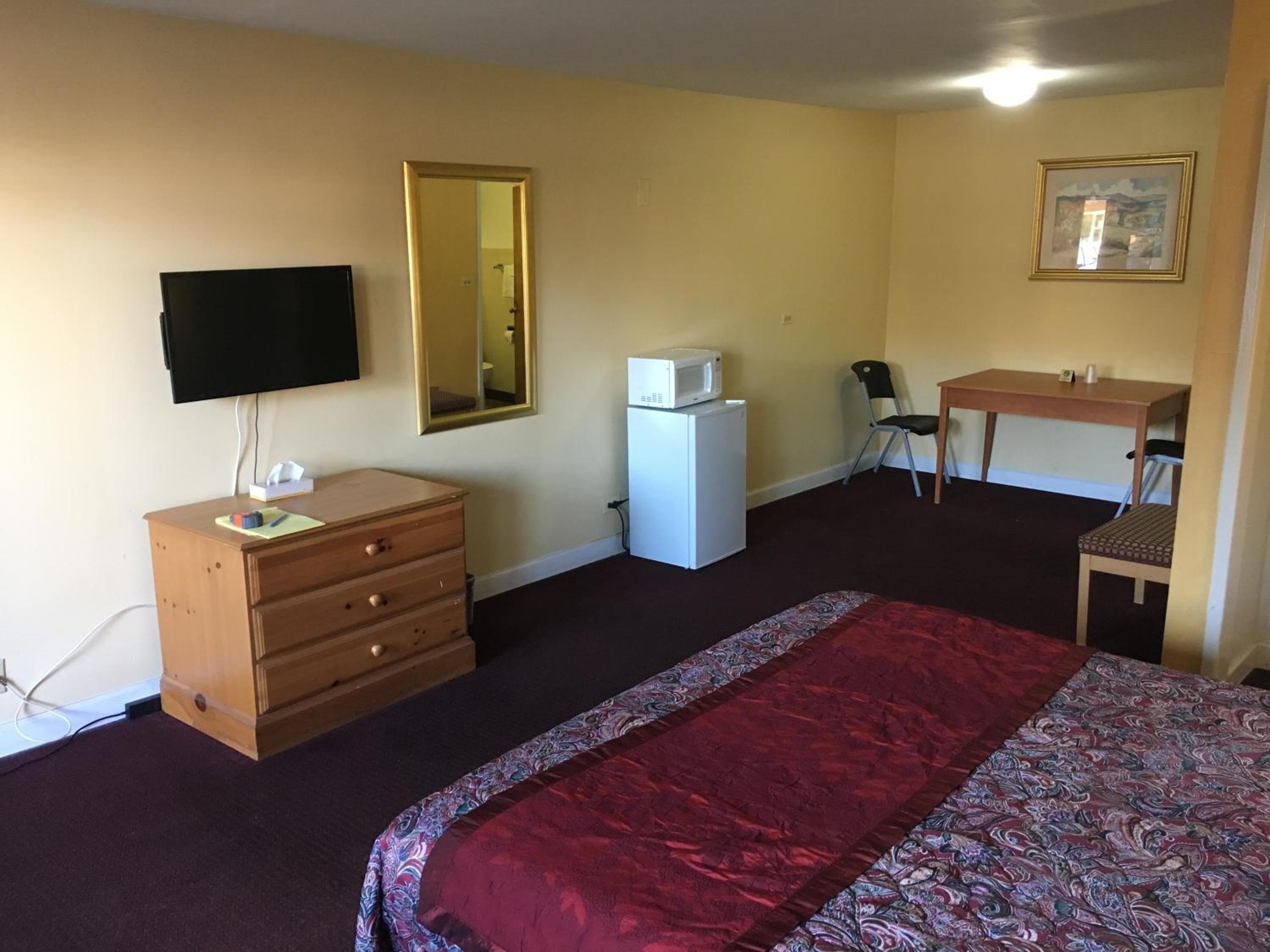 Midway Inn & Suites