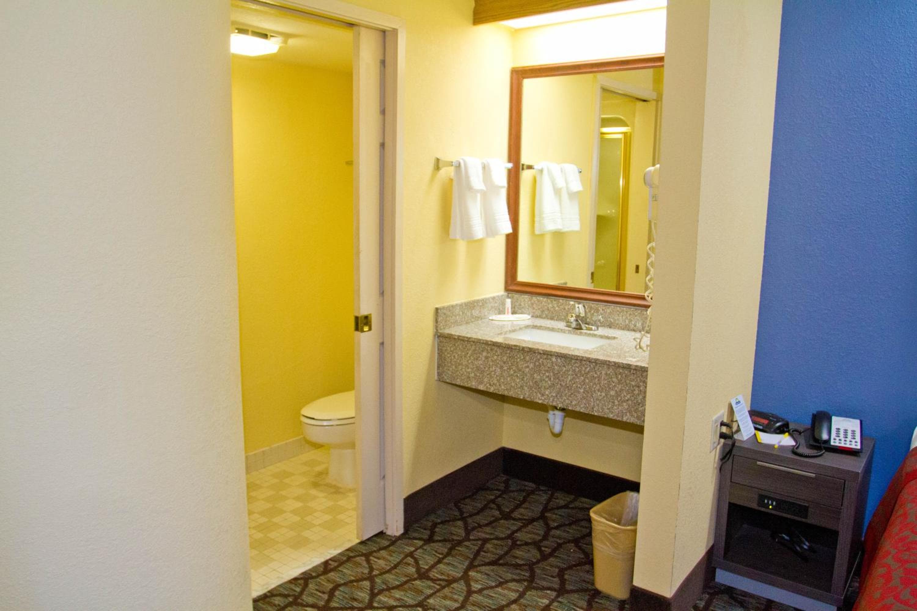 Days Inn by Wyndham Blue Springs