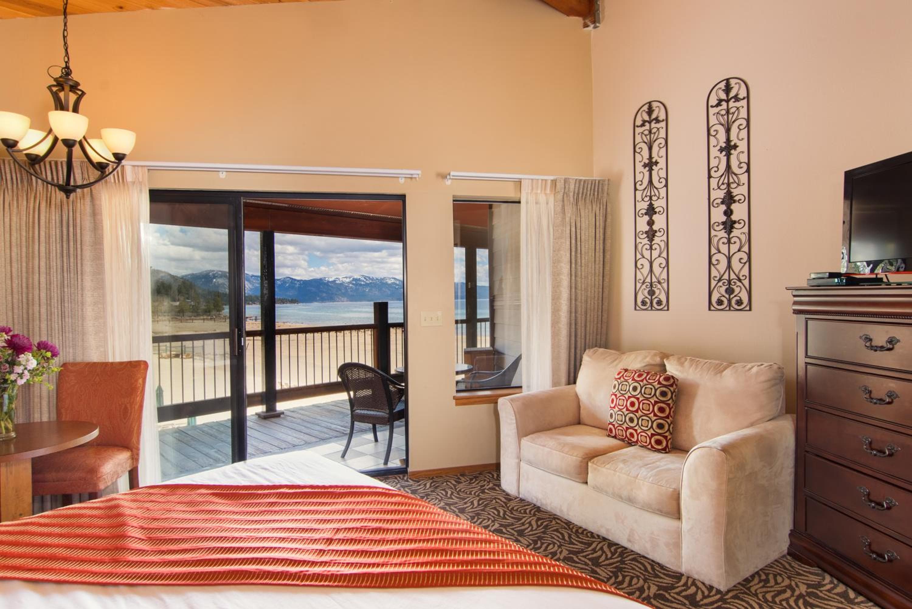 Mourelatos Lakeshore Resort