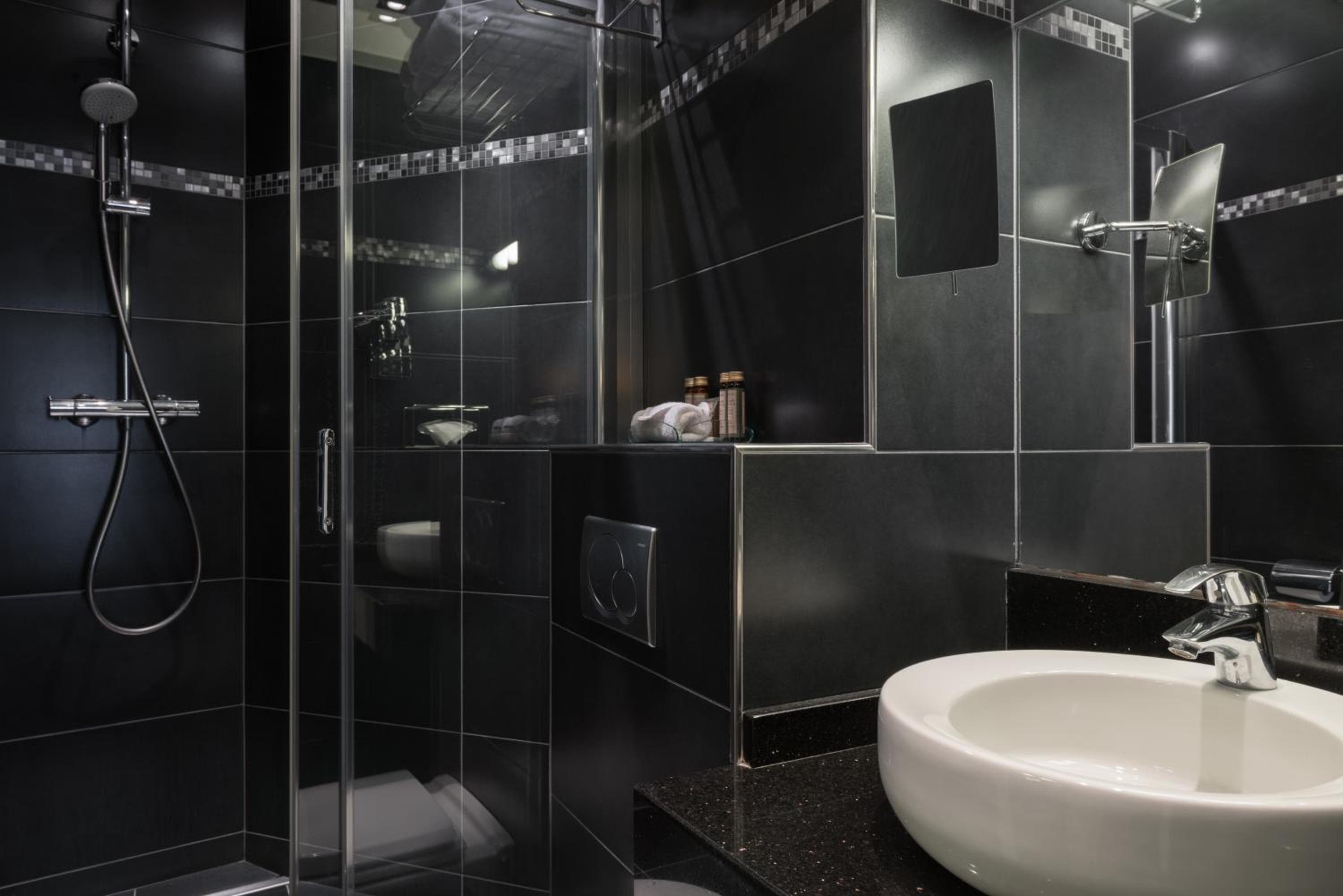 Neuilly Park Hotel