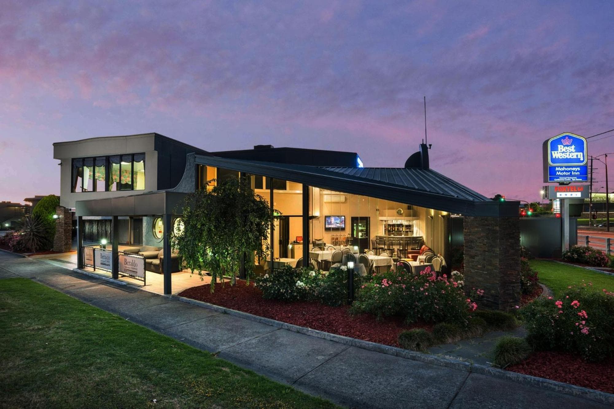 Mahoneys Motor Inn